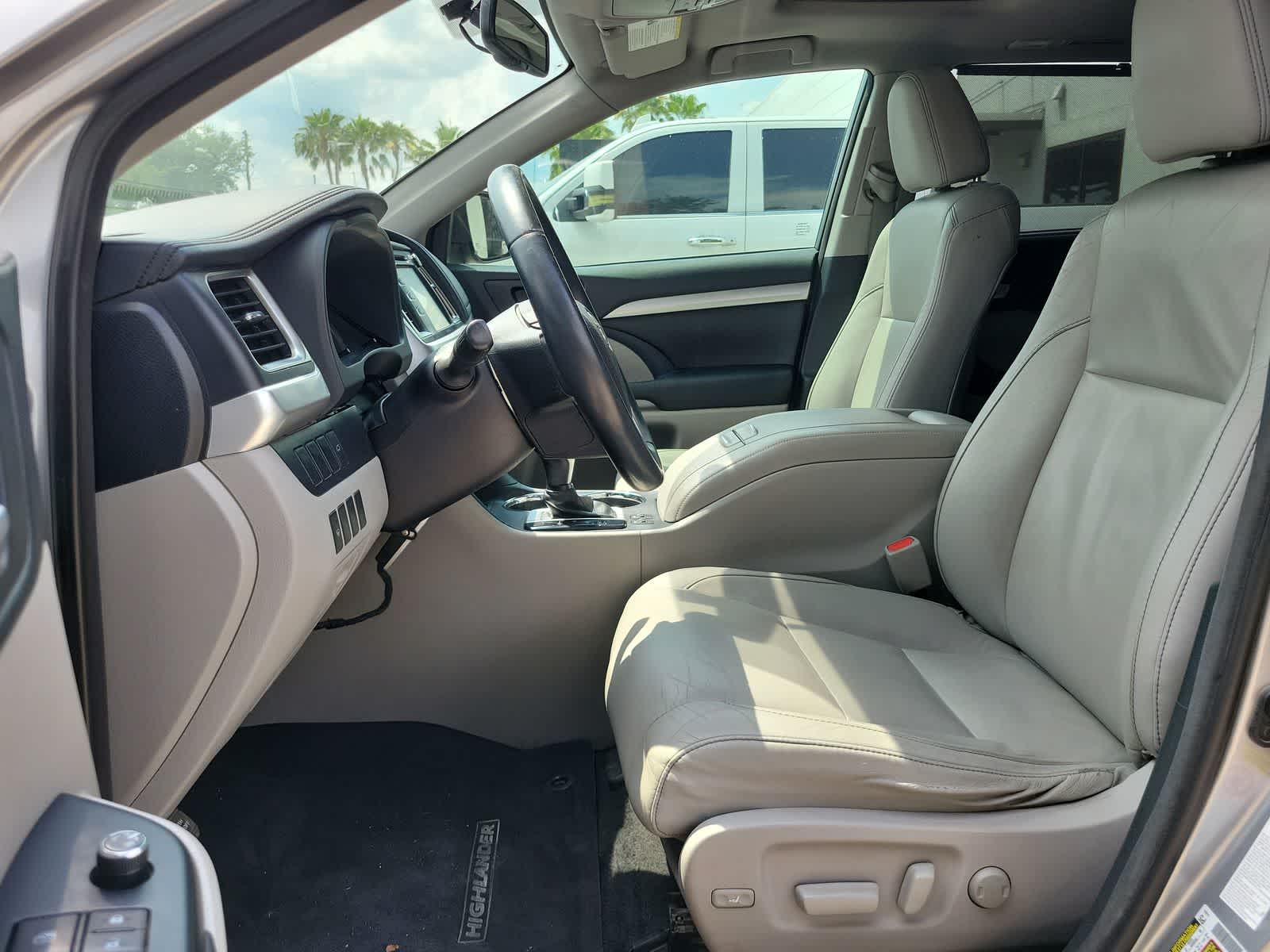 Thumbnail: 2015 Toyota Highlander - 15