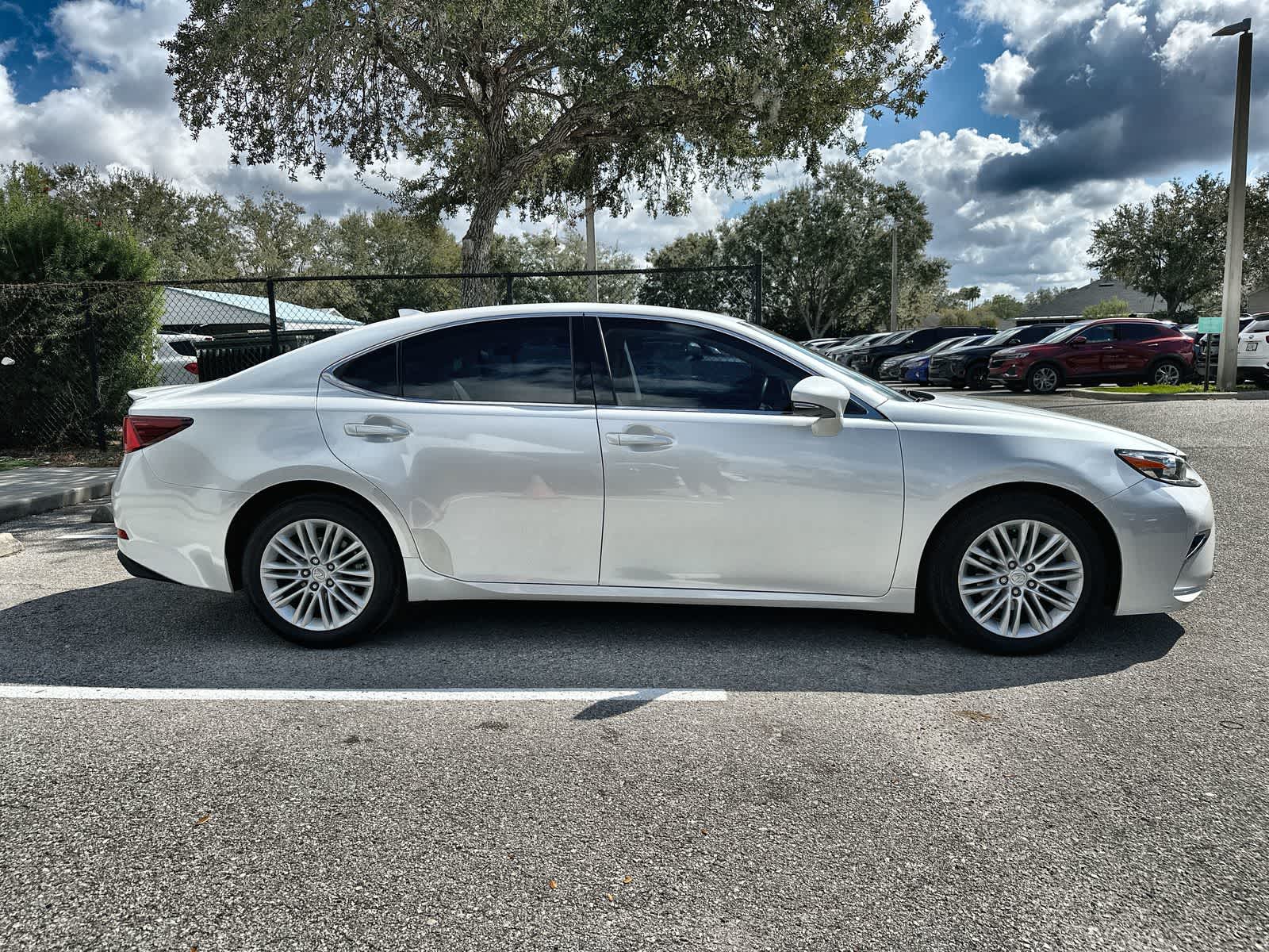 Thumbnail: 2018 Lexus ES - 10