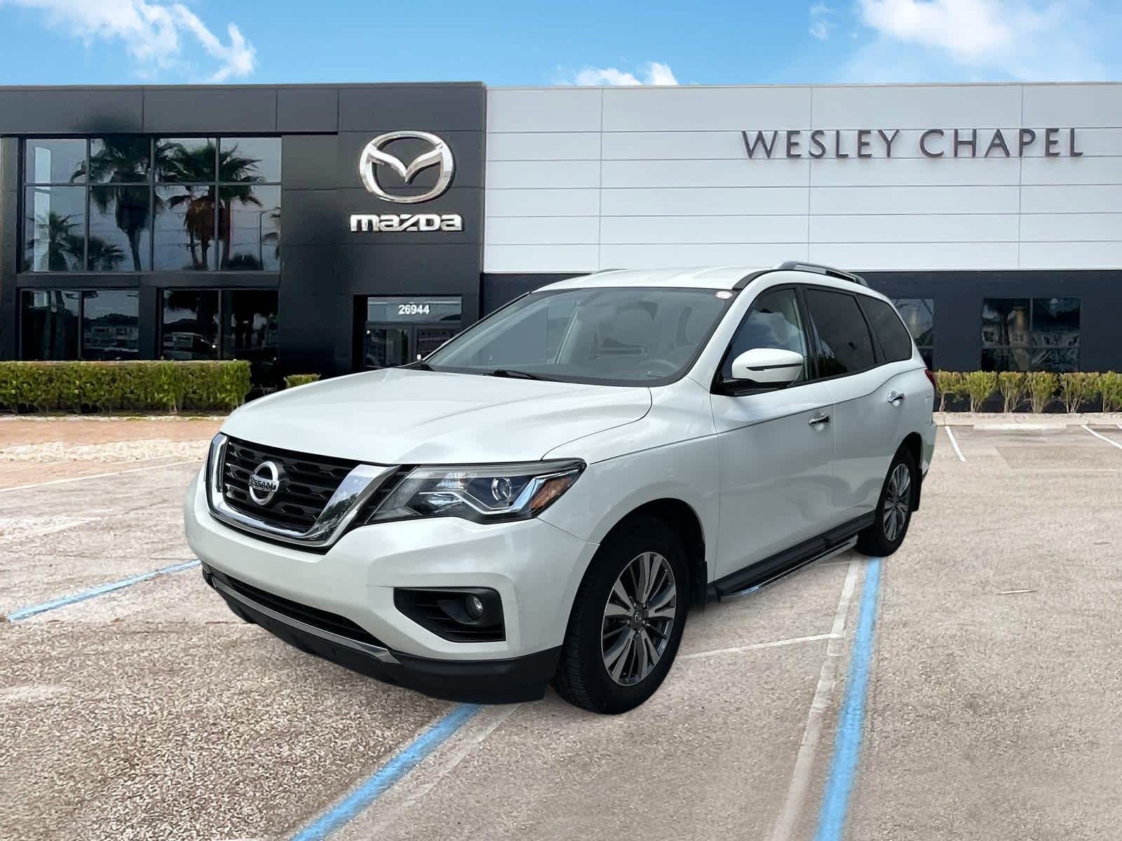 2019 Nissan Pathfinder SL Hero Image