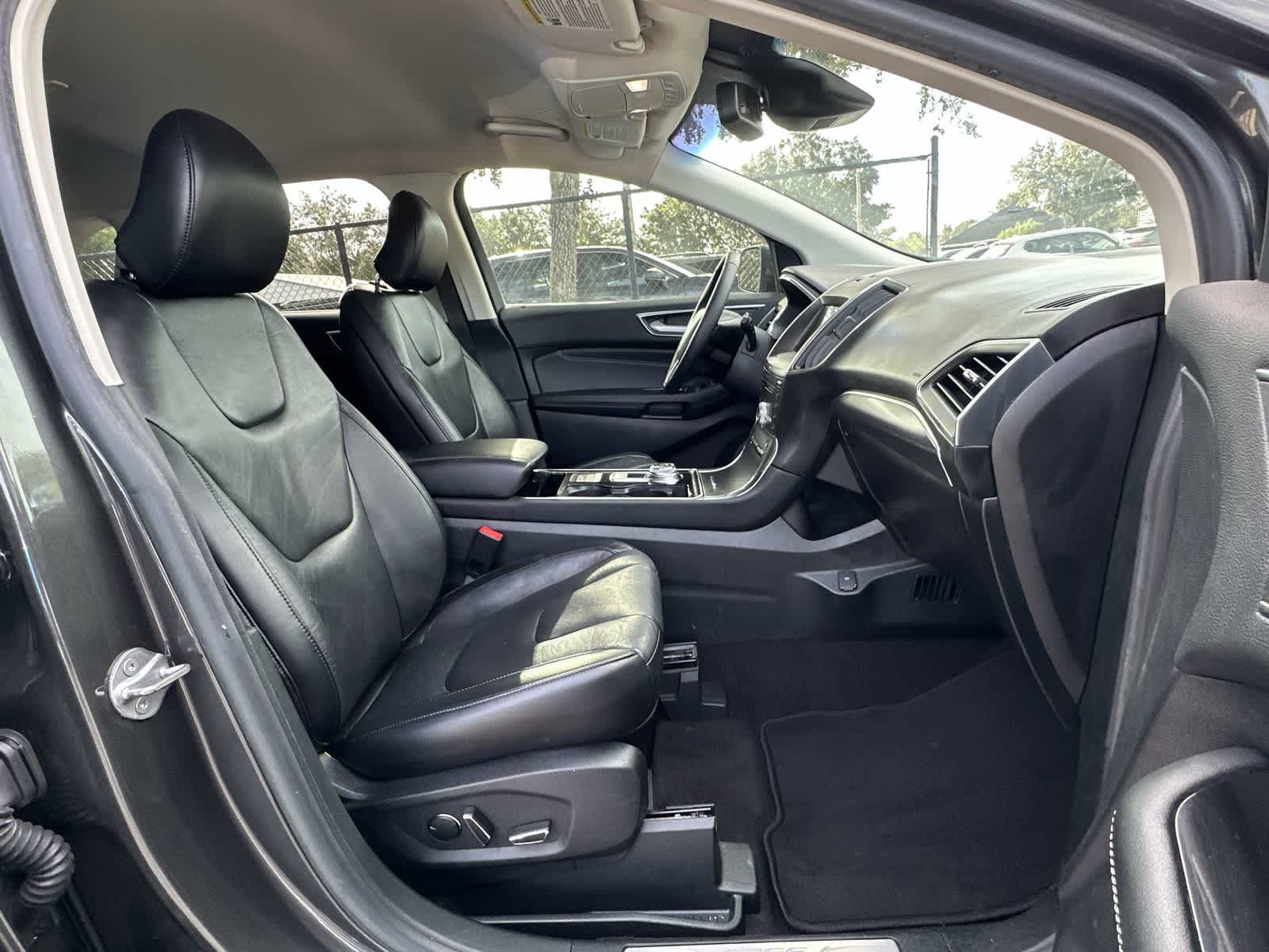 Thumbnail: 2019 Ford Edge - 14