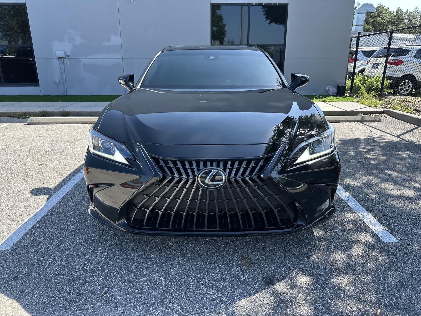 Thumbnail: 2022 Lexus ES - 10