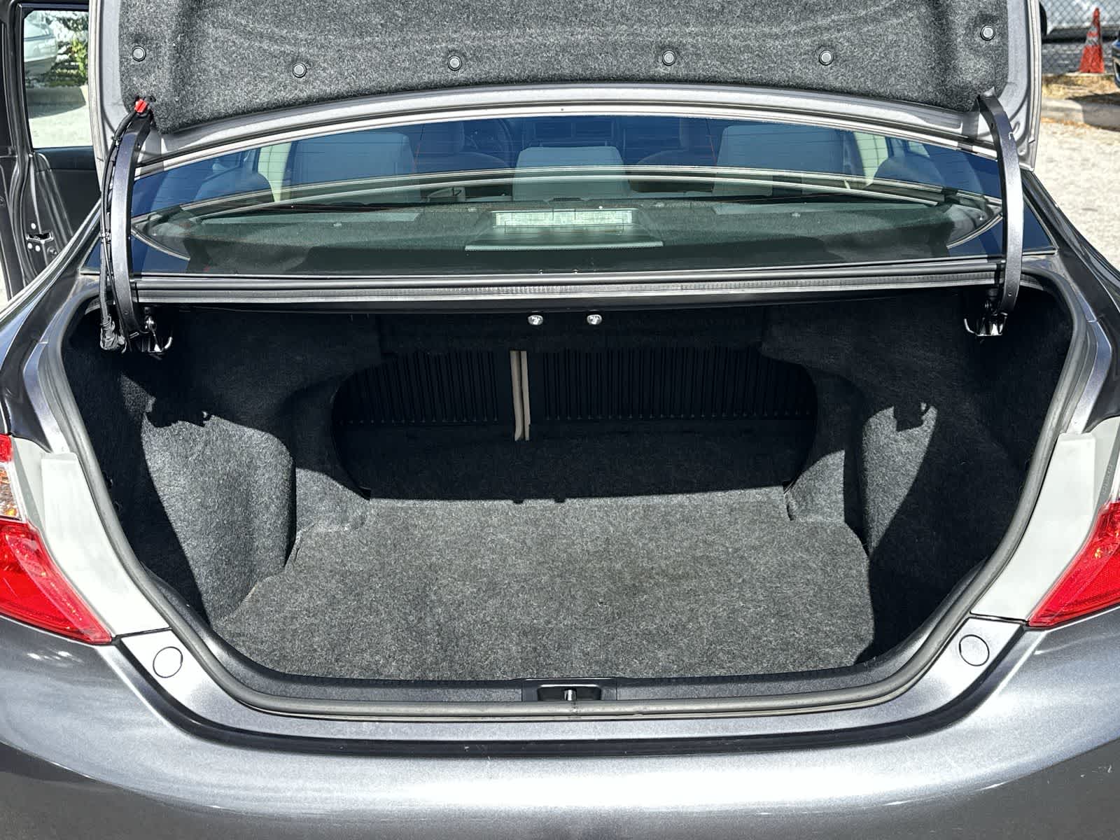 Thumbnail: 2014 Toyota Camry - 18