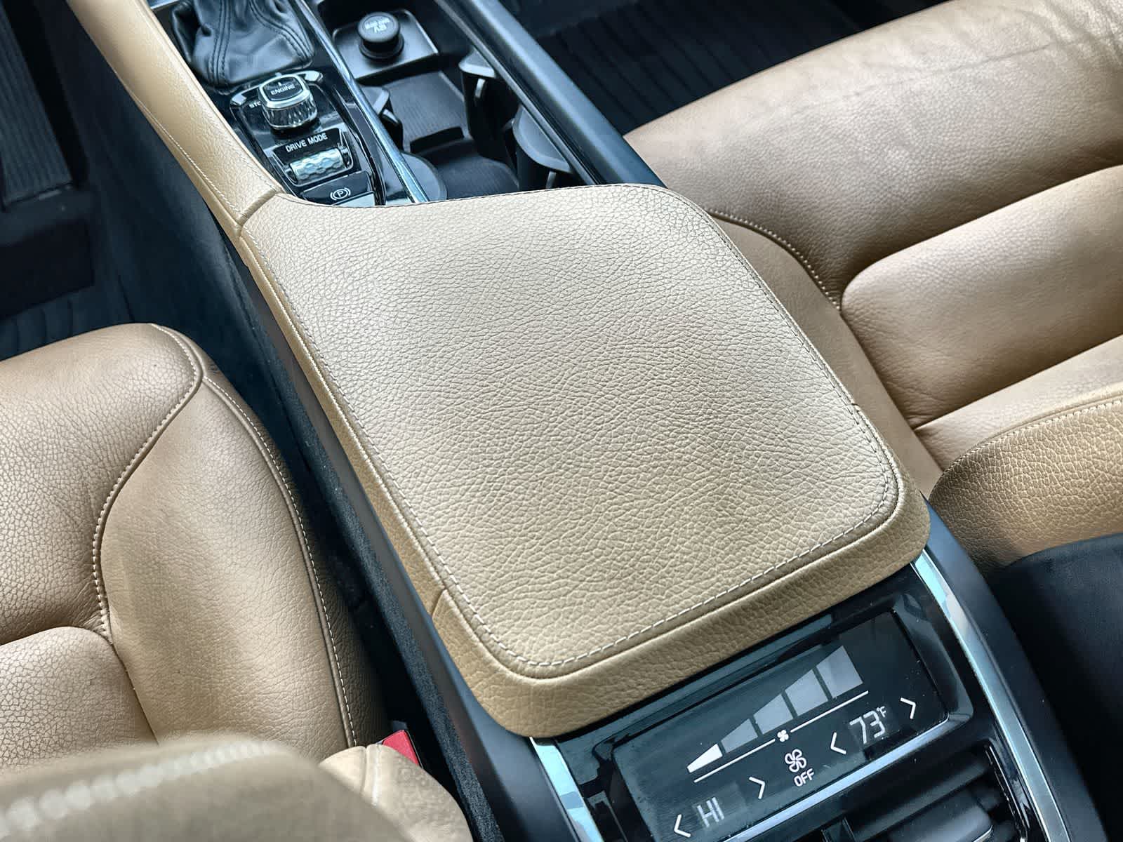 Thumbnail: 2016 Volvo XC90 - 16