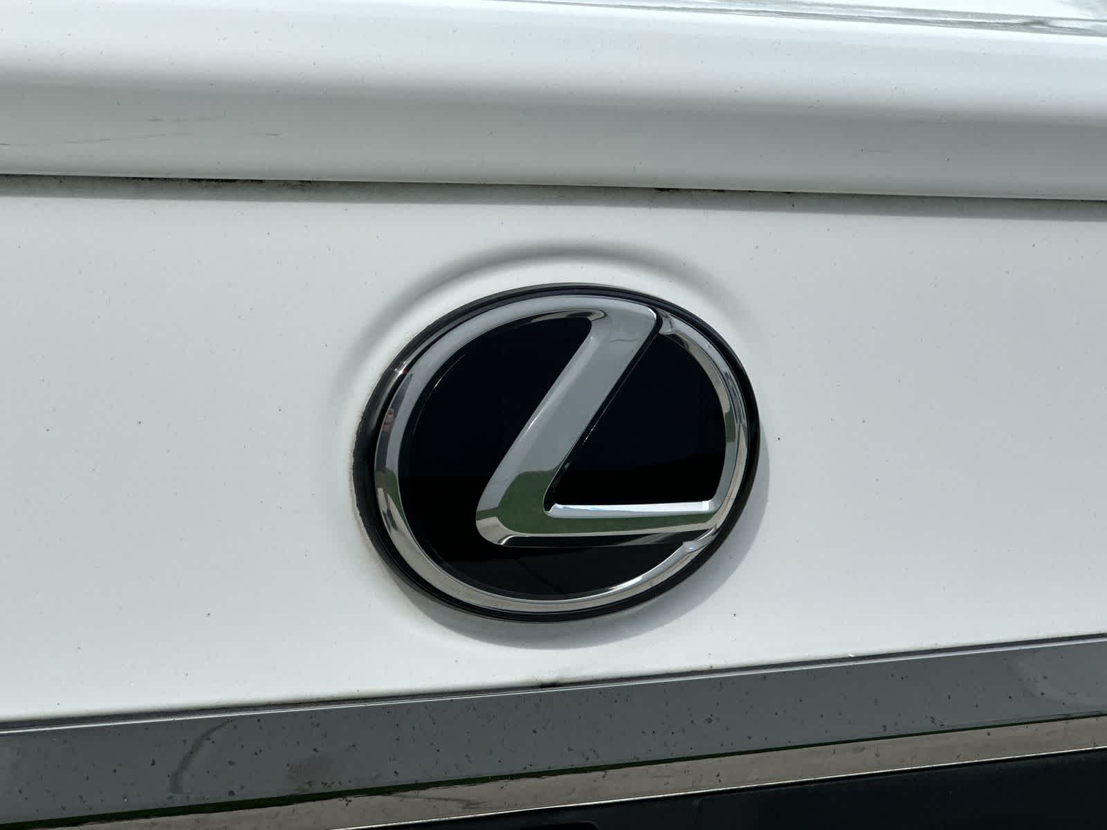 Thumbnail: 2019 Lexus ES - 16