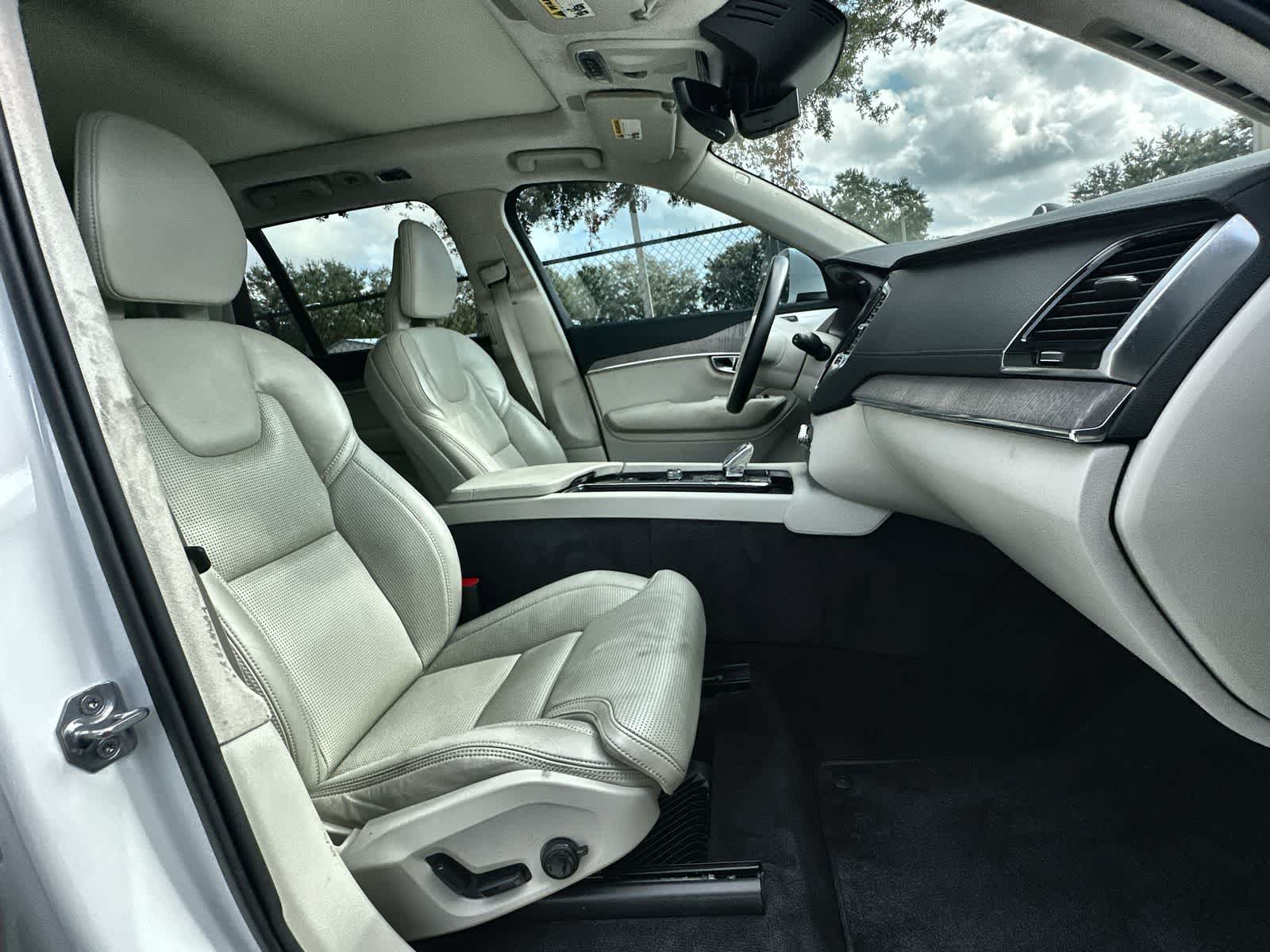 Thumbnail: 2022 Volvo XC90 - 14