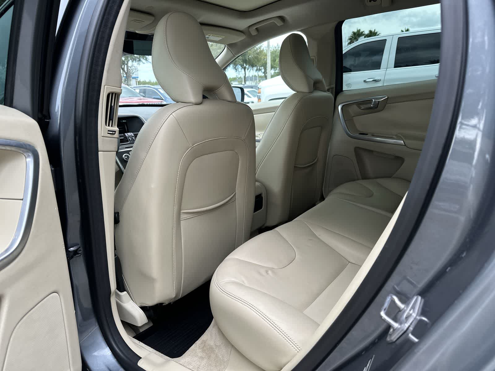 Thumbnail: 2016 Volvo XC60 - 12