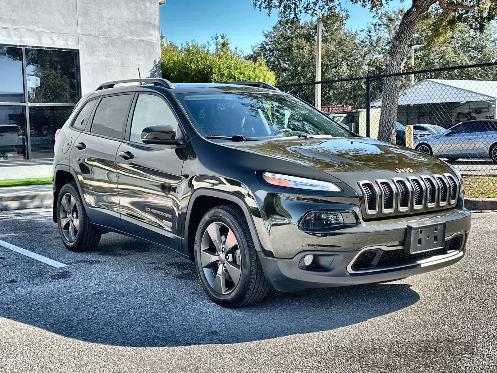 Thumbnail: 2016 Jeep Cherokee - 8
