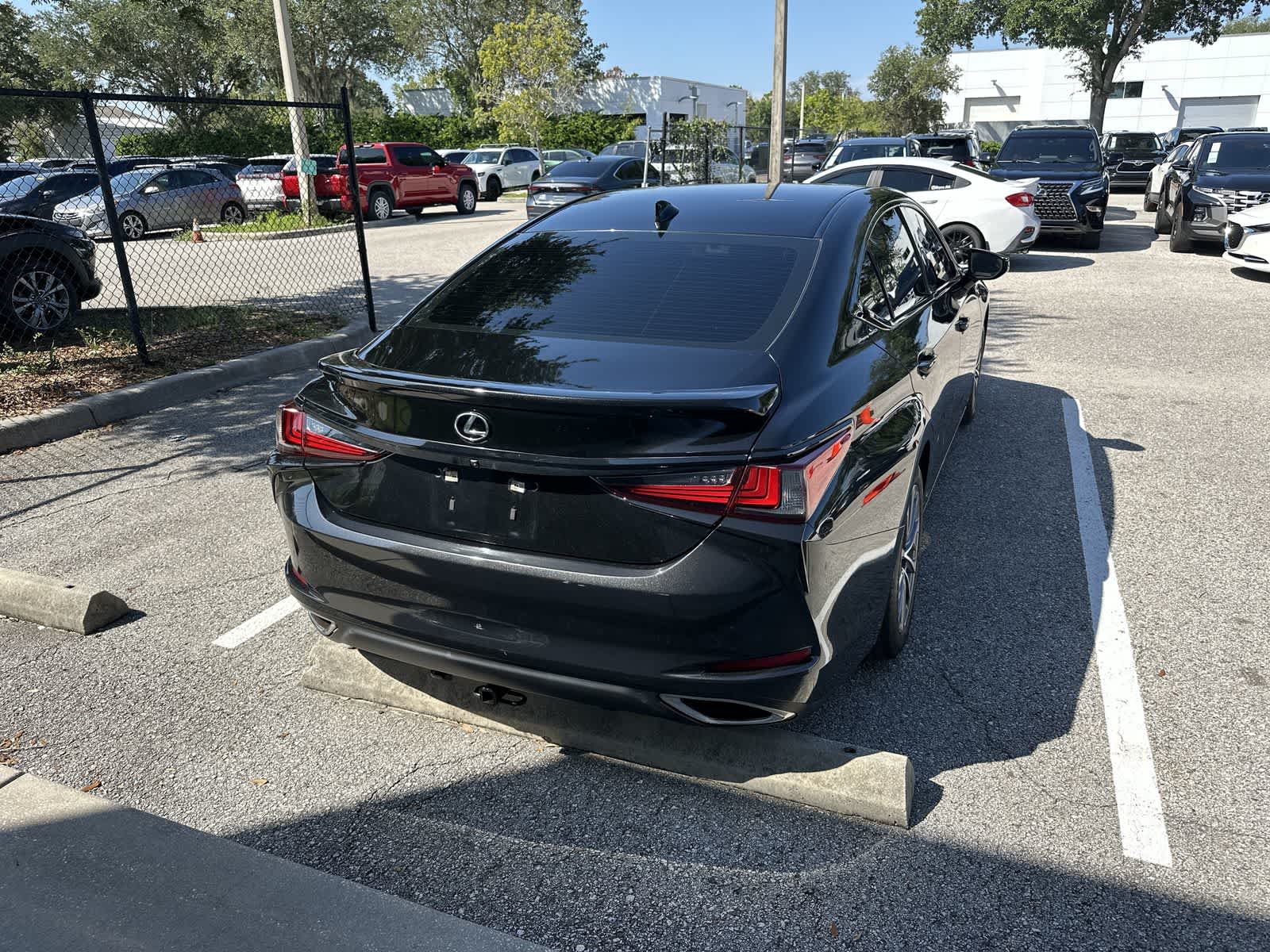 Thumbnail: 2022 Lexus ES - 6