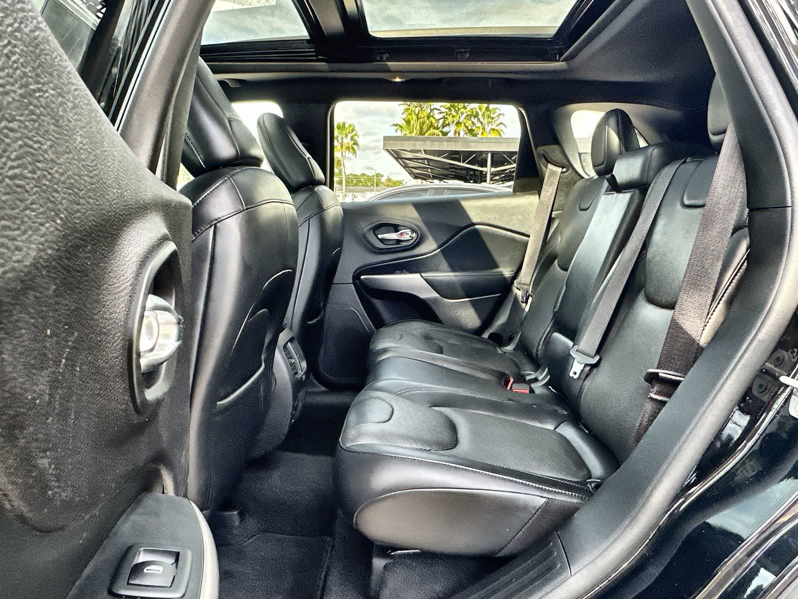 Thumbnail: 2019 Jeep Cherokee - 13