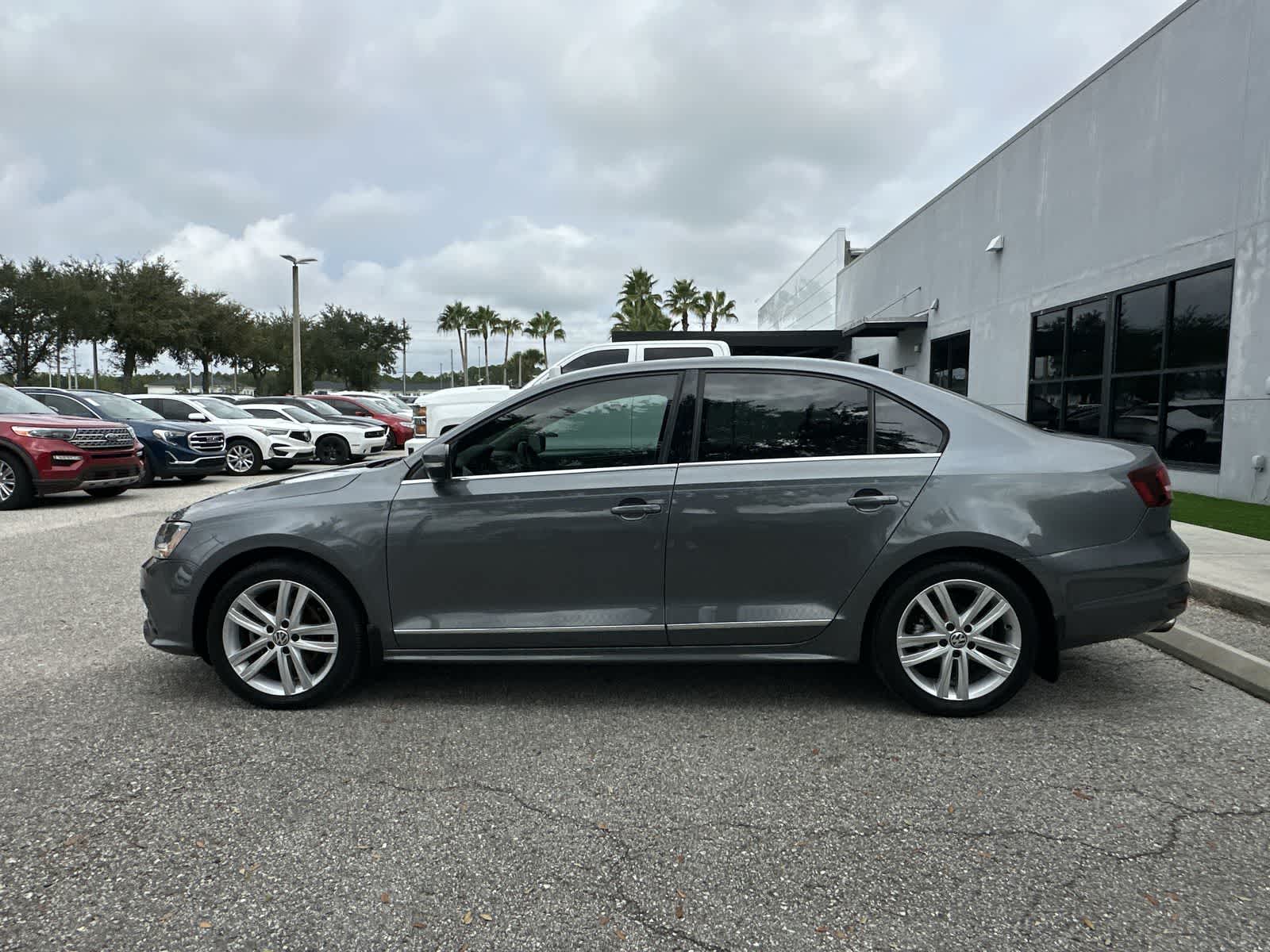 Thumbnail: 2017 Volkswagen Jetta - 3