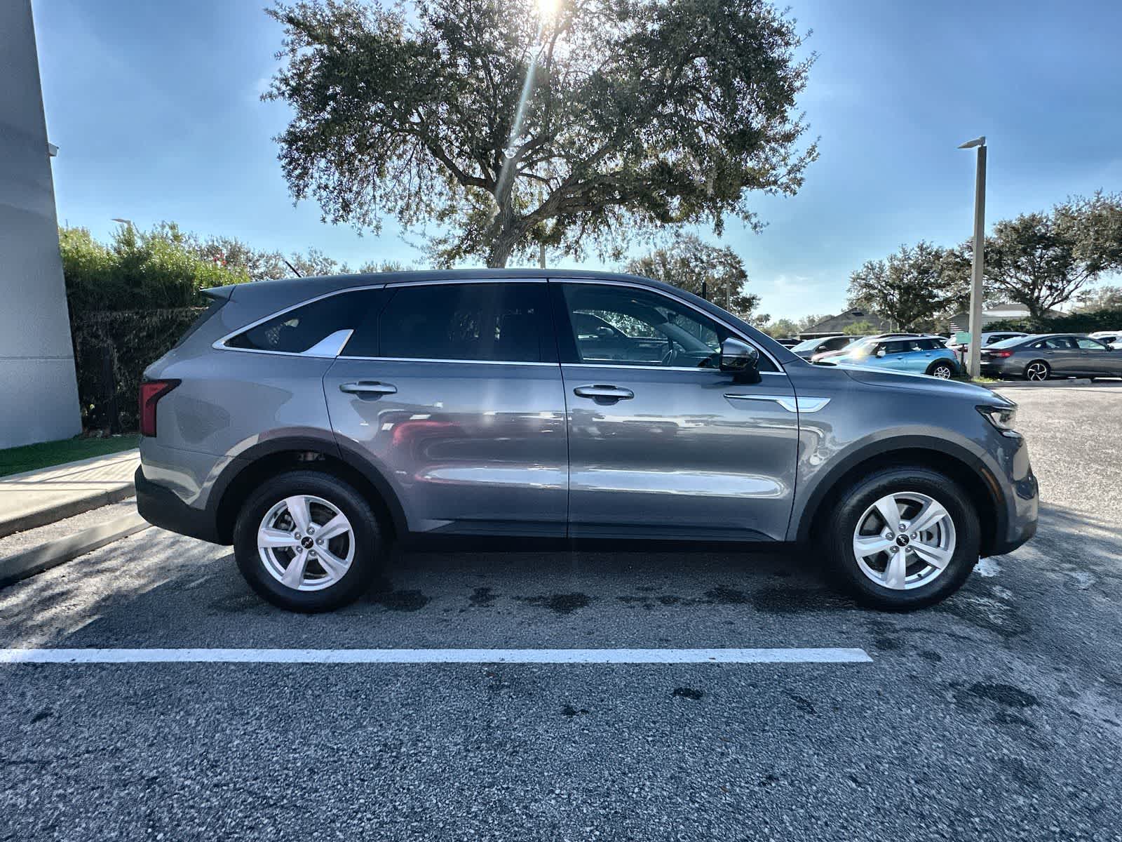 Thumbnail: 2023 Kia Sorento - 10