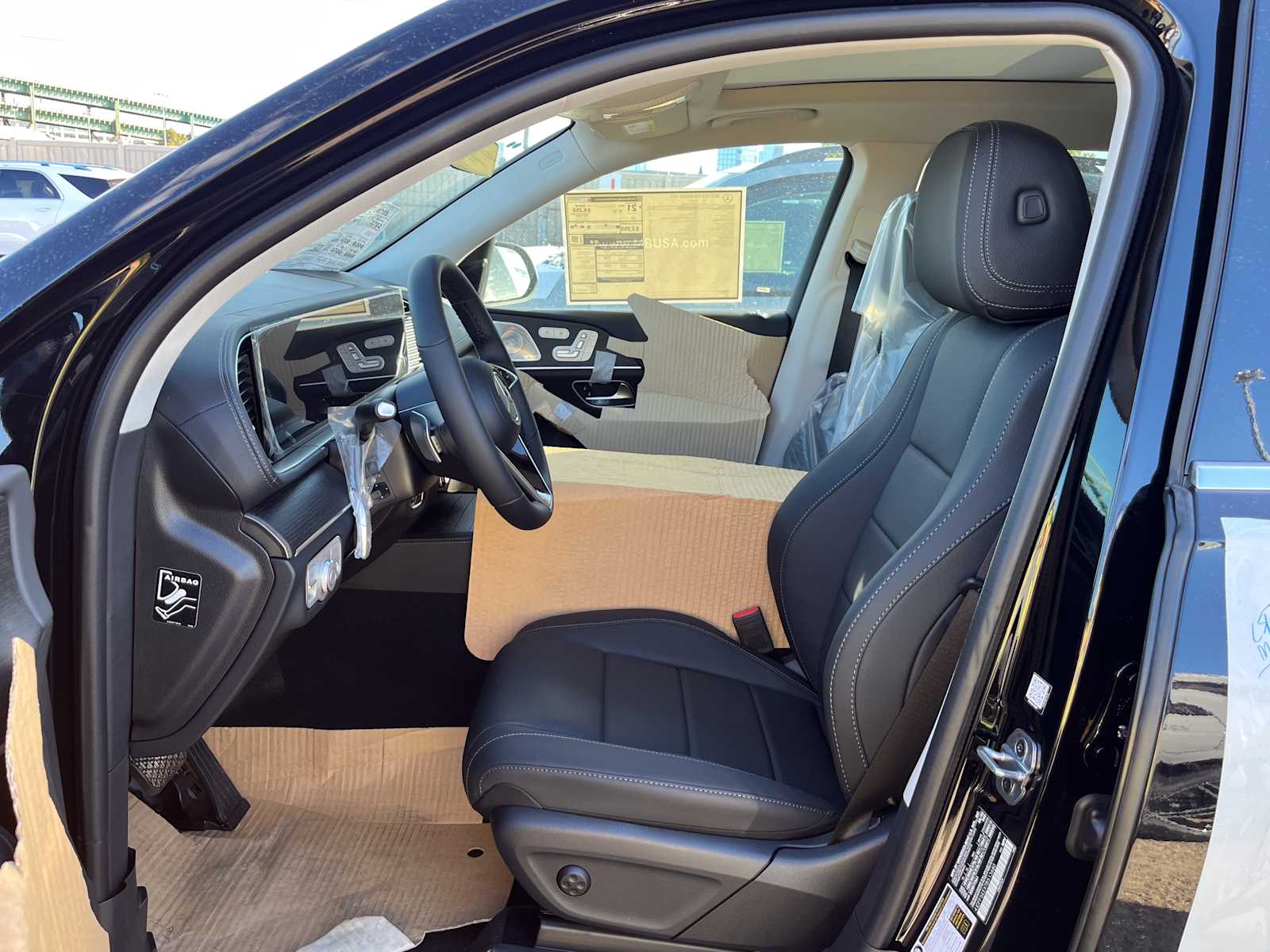 2026 Mercedes Benz GLS 450 4MATIC photo 4