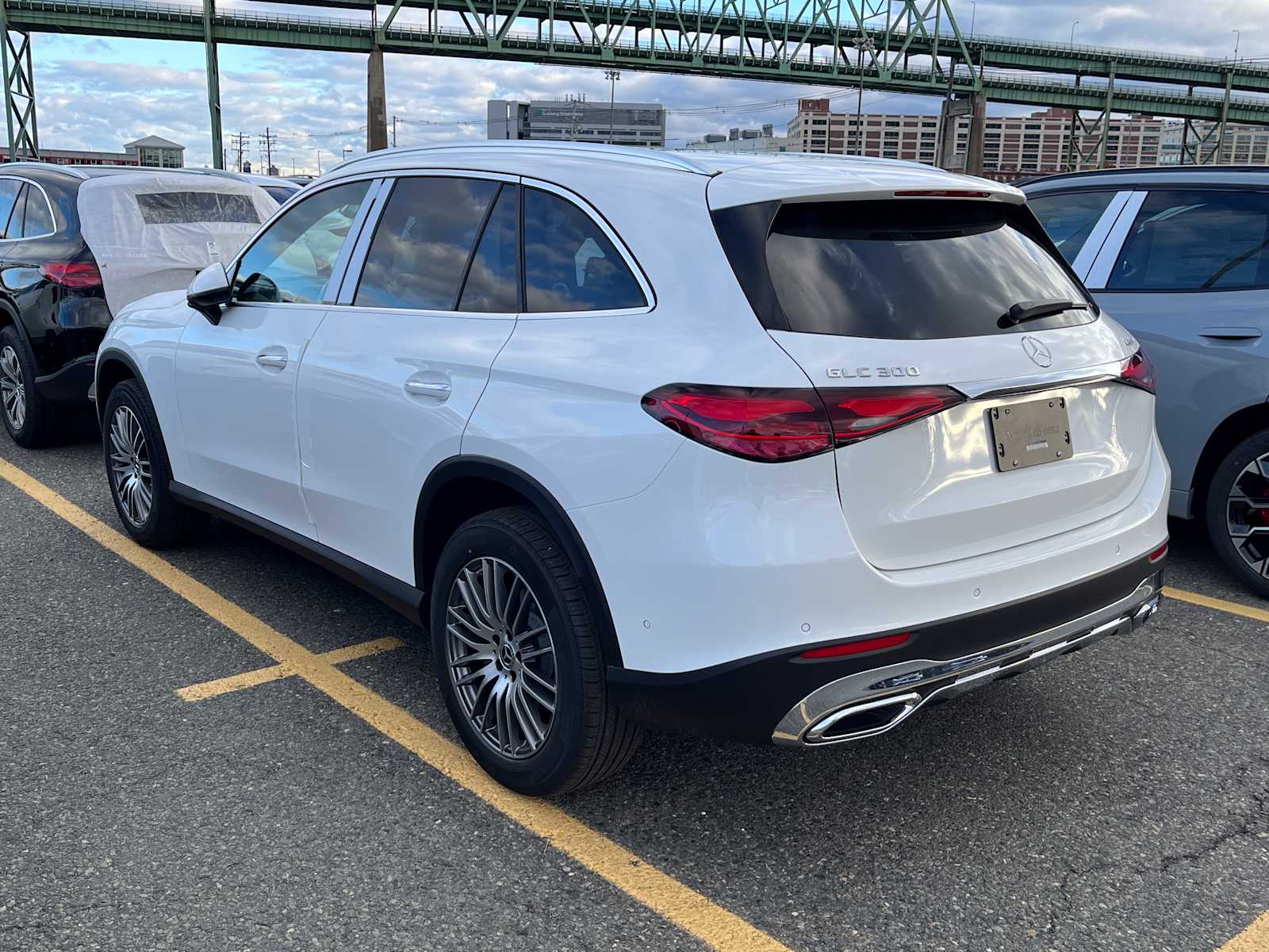 2026 Mercedes Benz GLC 300 4MATIC photo 2