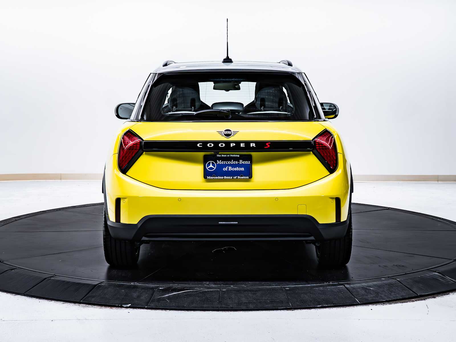 used 2025 MINI Hardtop 4 Door car, priced at $31,998