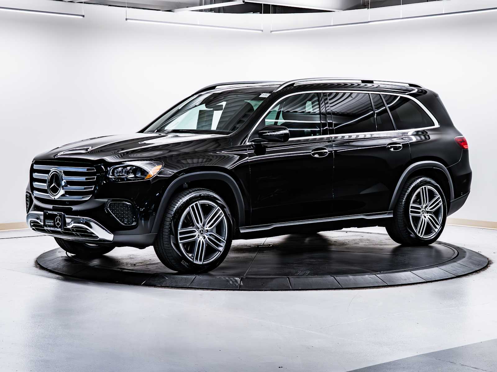 2025 Mercedes Benz GLS 450 4MATIC photo 3