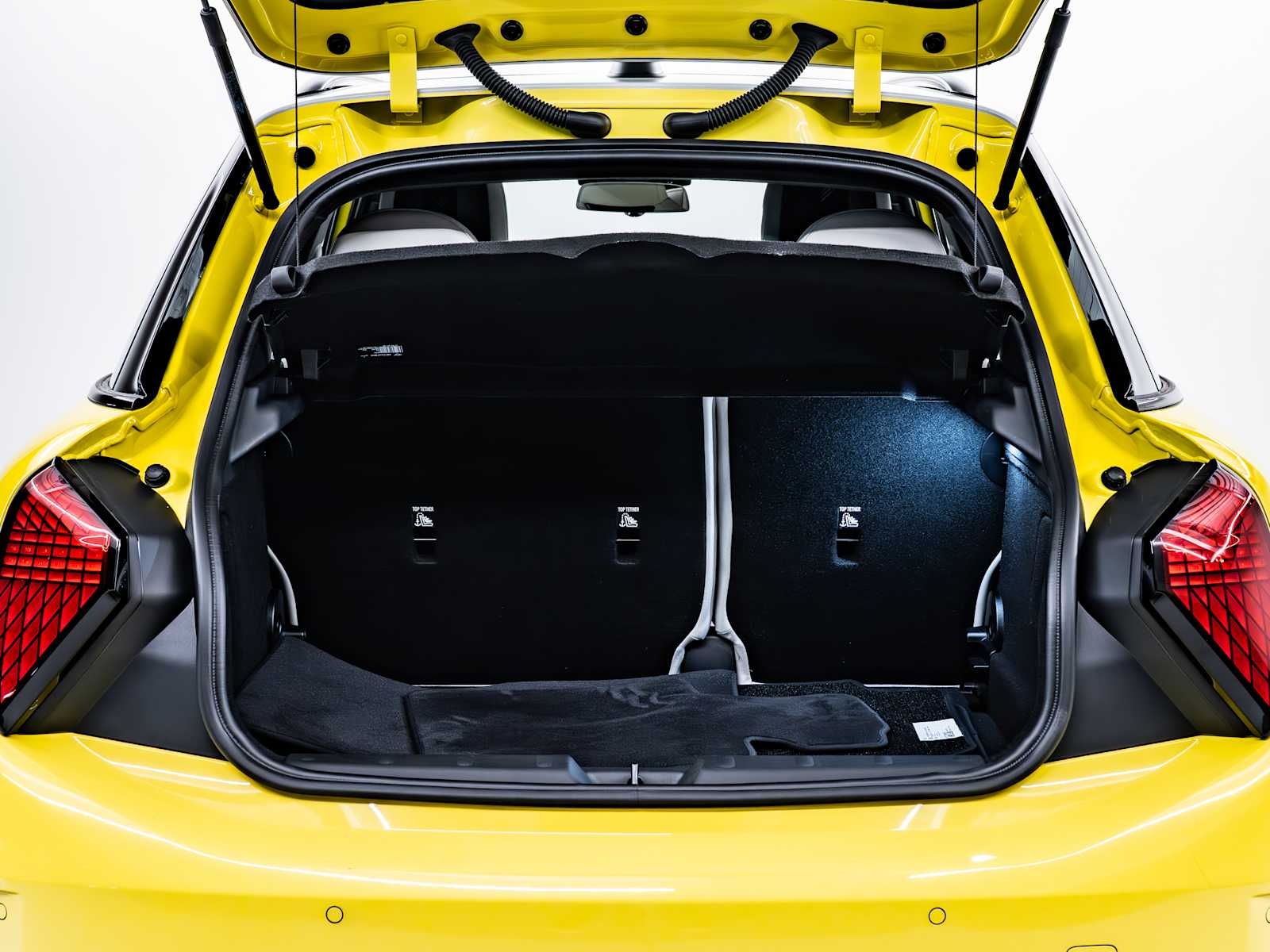 used 2025 MINI Hardtop 4 Door car, priced at $31,998