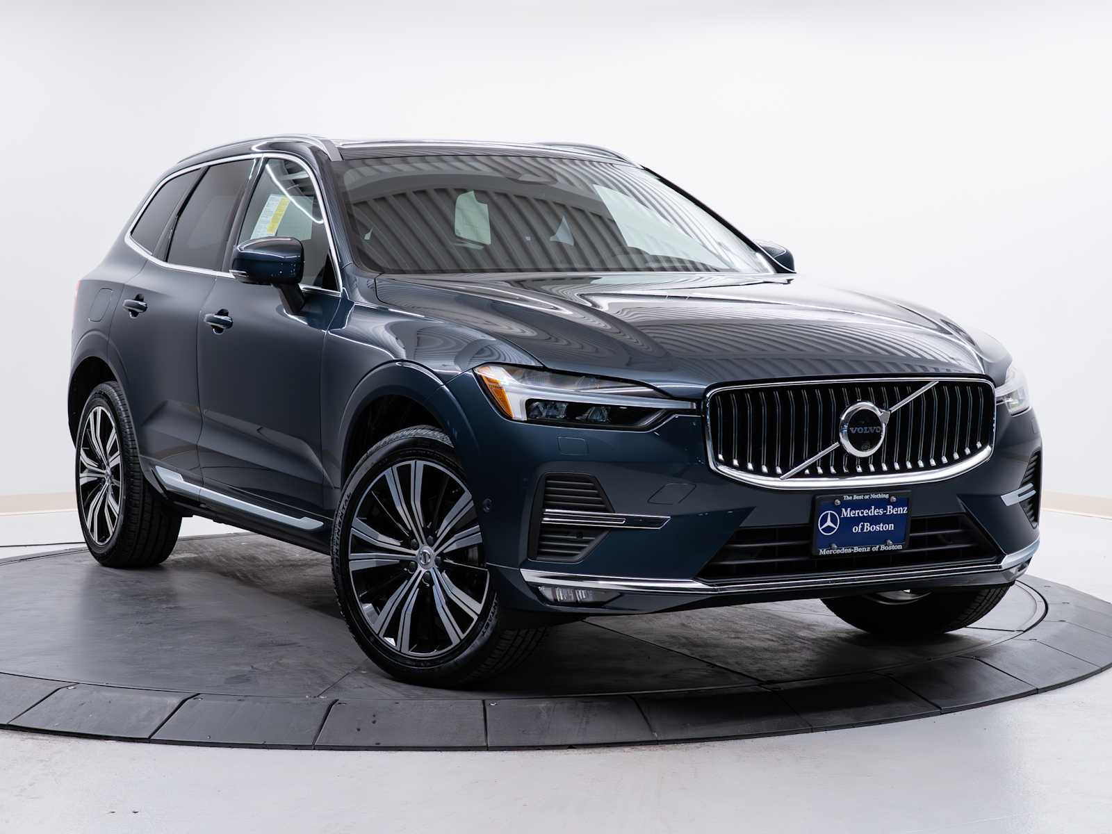 2023 Volvo XC60 B5 Ultimate Bright Theme AWD's photo