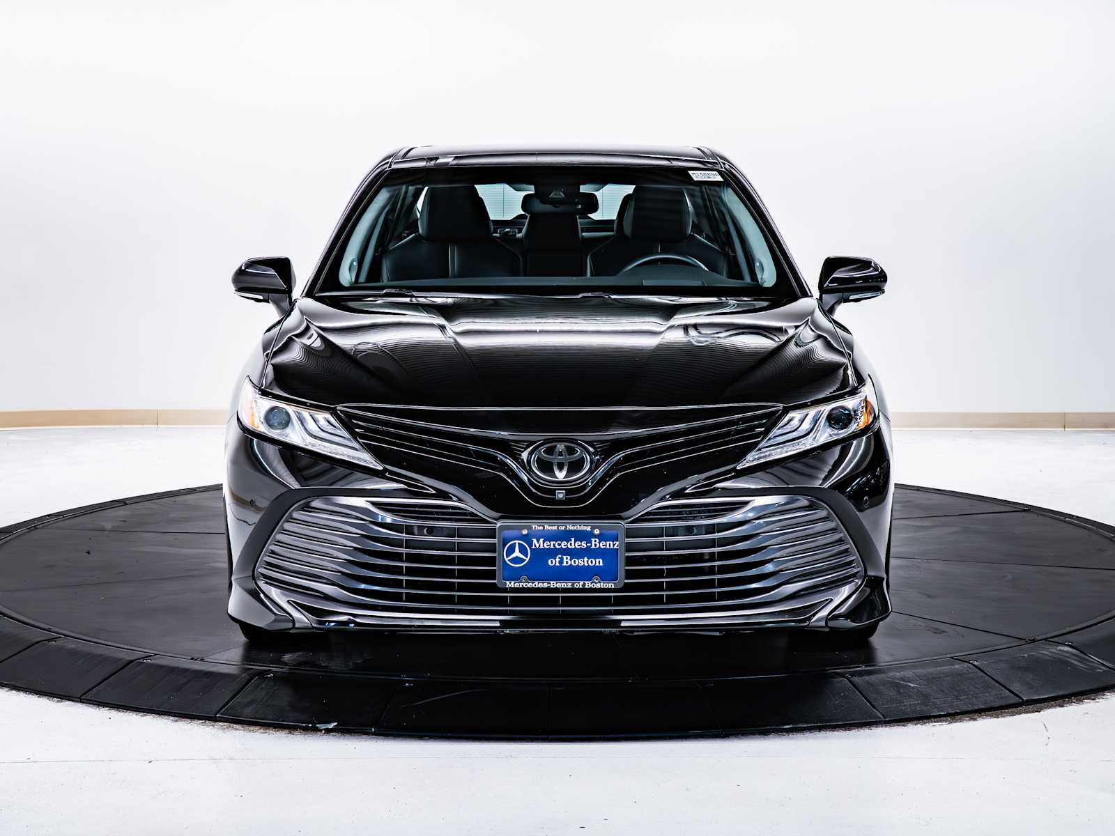 2018 Toyota Camry SE XLE photo 2