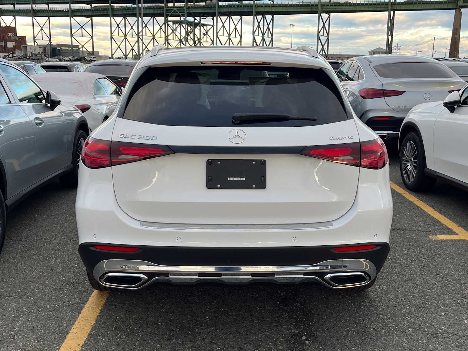 2026 Mercedes Benz GLC 300 4MATIC photo 3