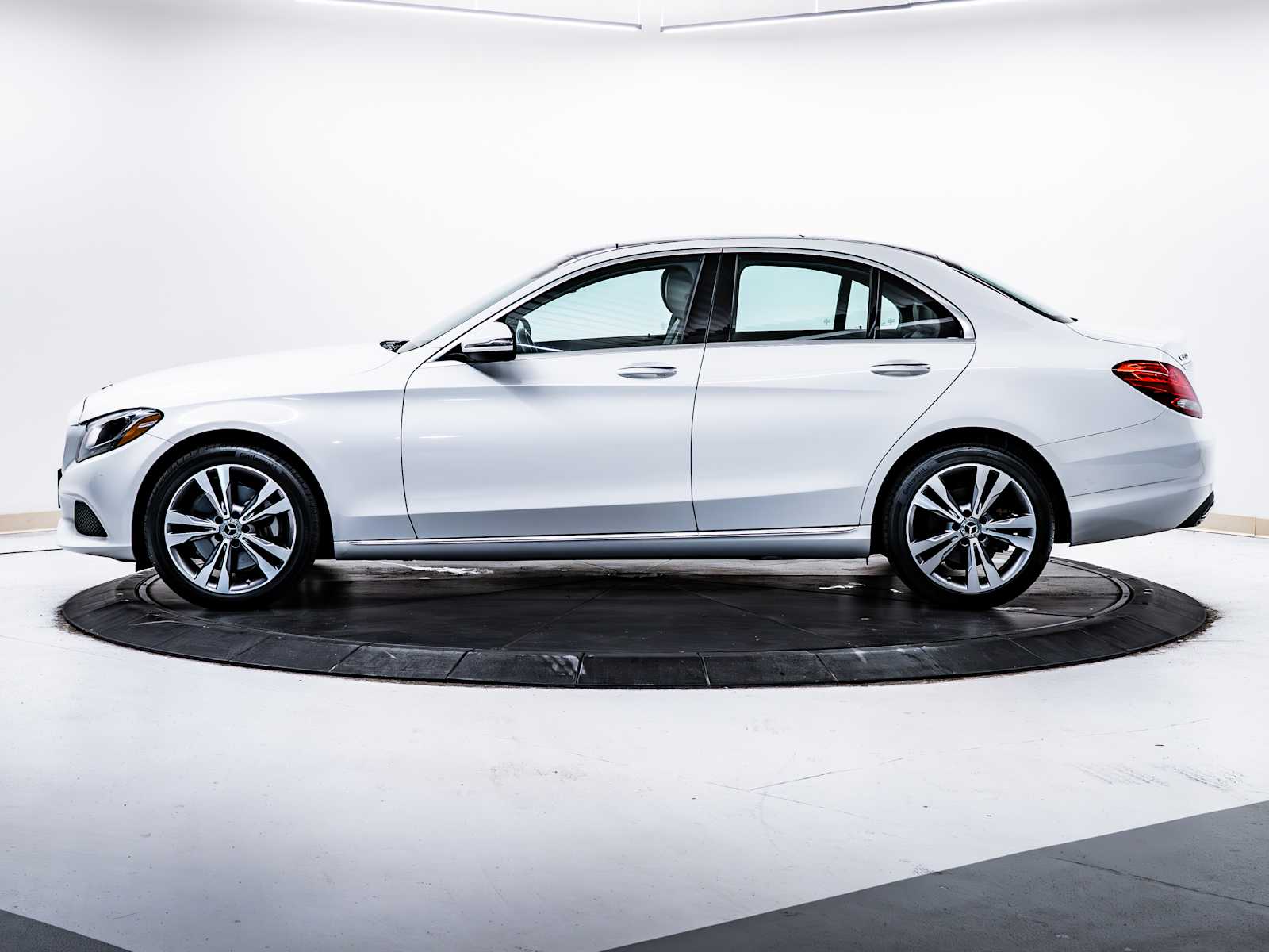 2018 Mercedes Benz C 300 4MATIC photo 4