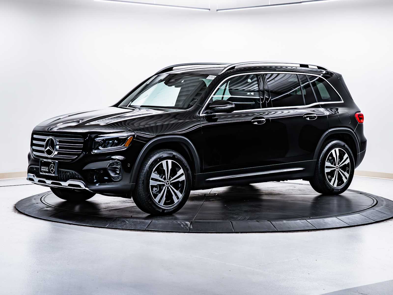2025 Mercedes Benz GLB 250 4MATIC photo 3