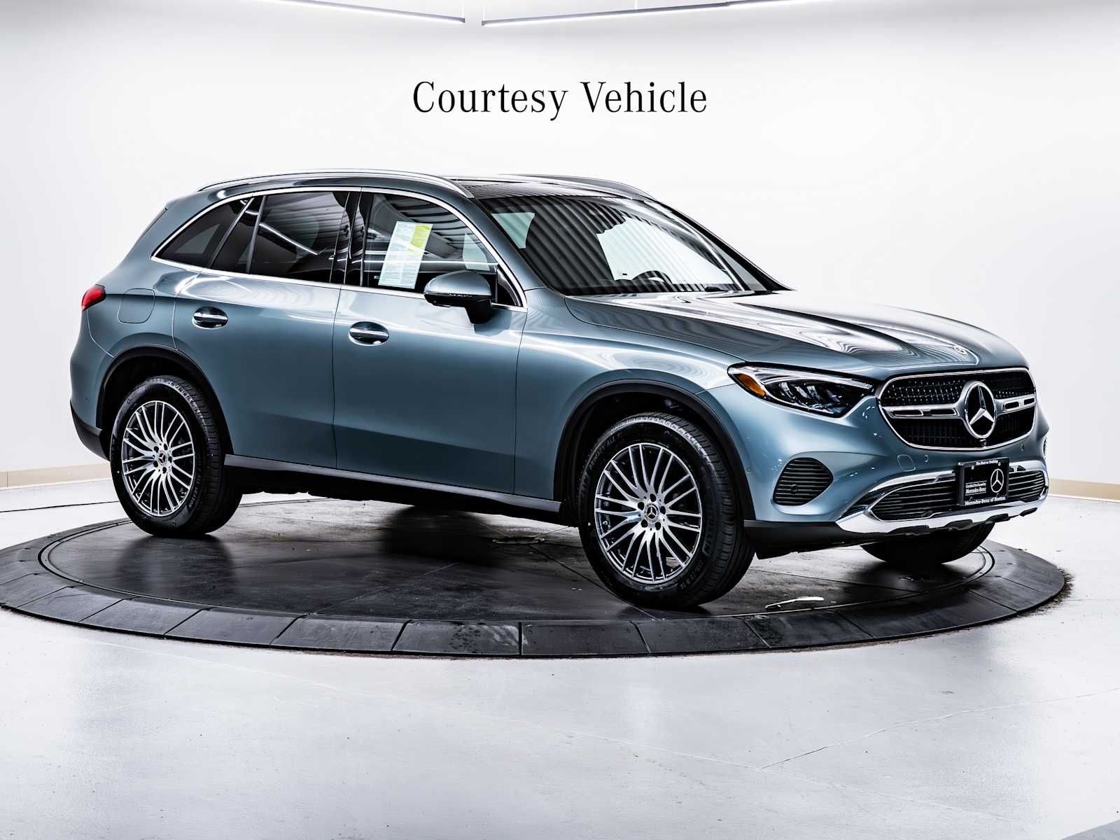 2025 Mercedes-Benz GLC Base's photo