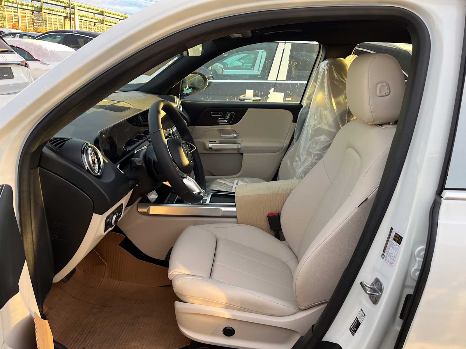 2026 Mercedes Benz GLB 250 4MATIC photo 3