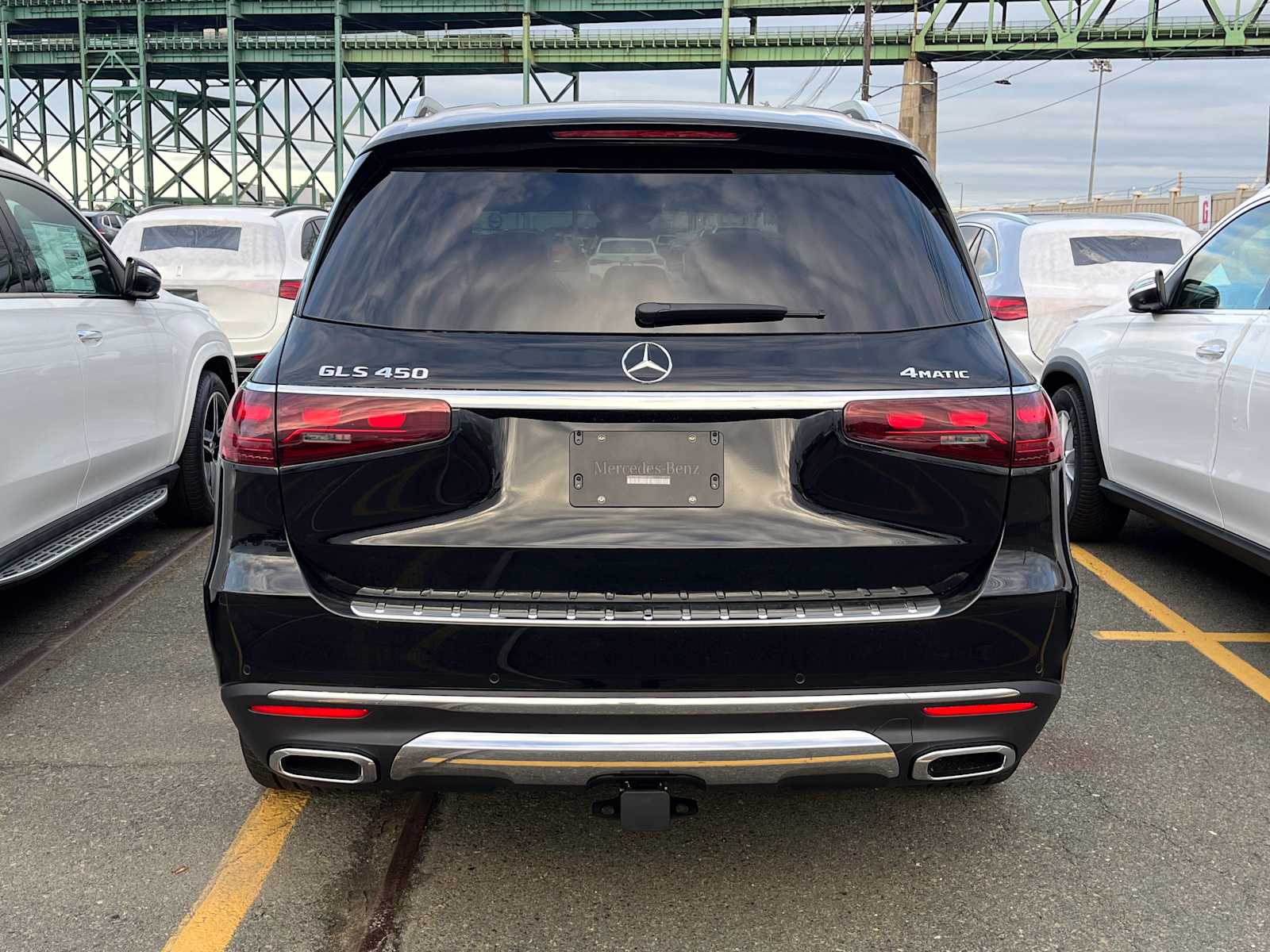 2025 Mercedes Benz GLS 450 4MATIC photo 3