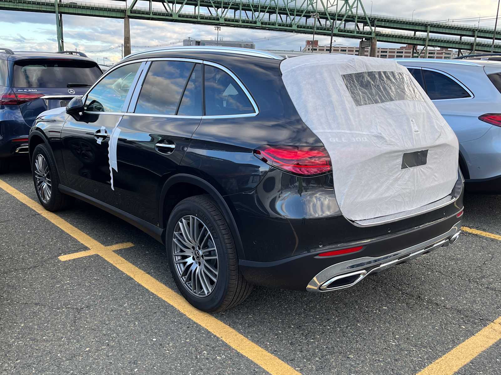 2026 Mercedes Benz GLC 300 4MATIC photo 3