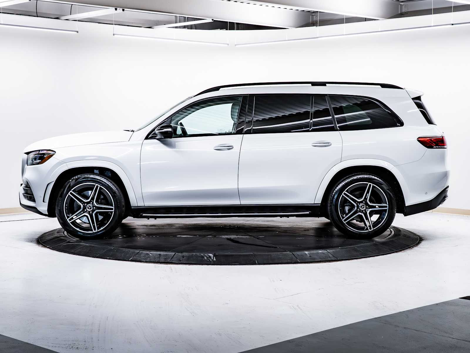 2023 Mercedes Benz GLS 450 4MATIC photo 4