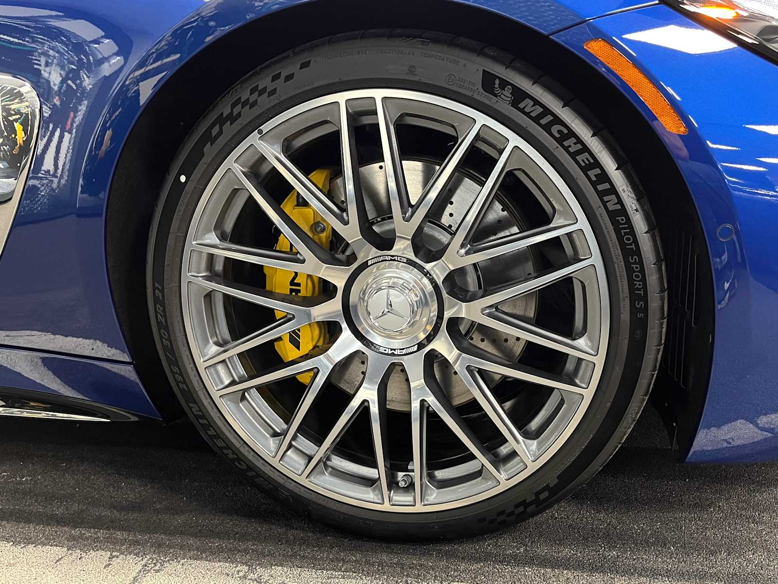 2025 Mercedes Benz AMG GT photo 4