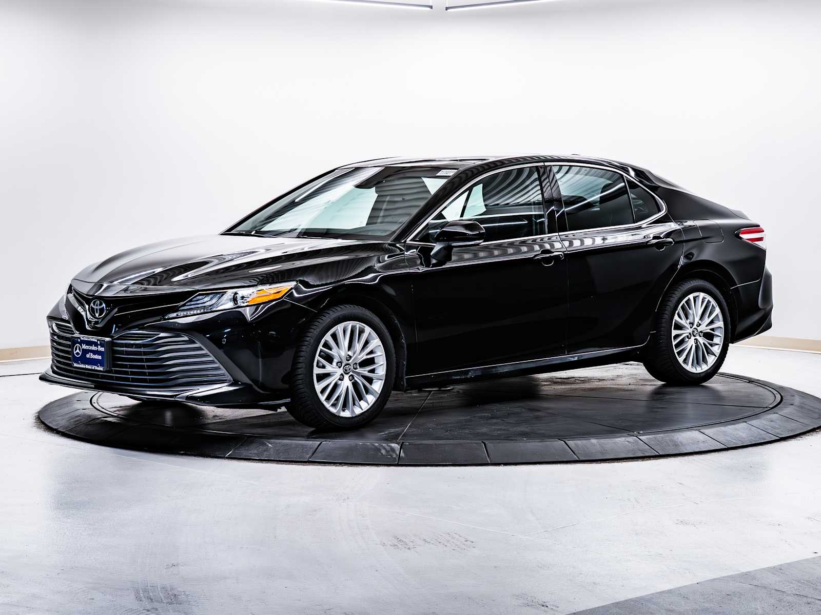 2018 Toyota Camry SE XLE photo 3