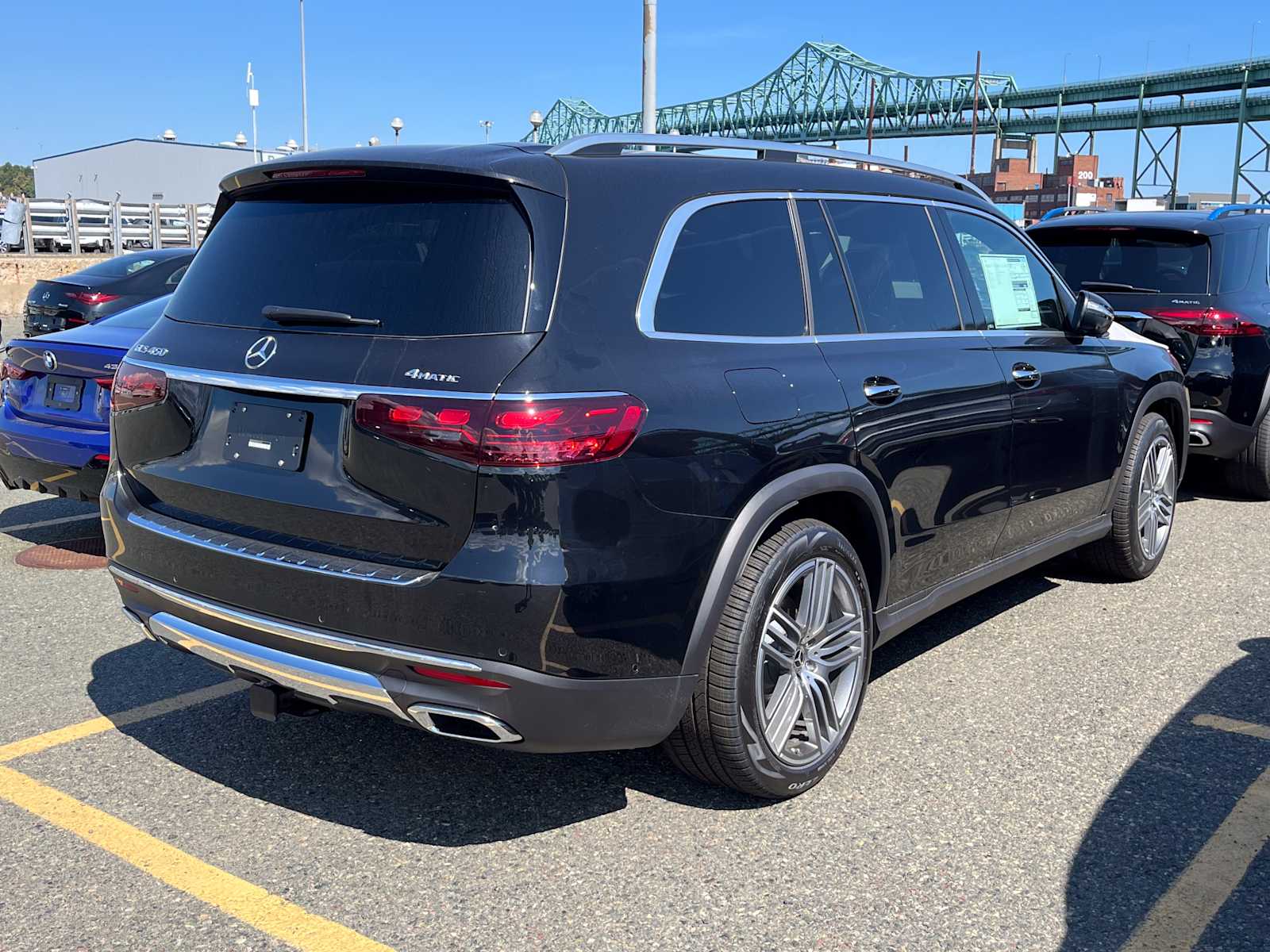 2025 Mercedes Benz GLS 450 4MATIC photo 2