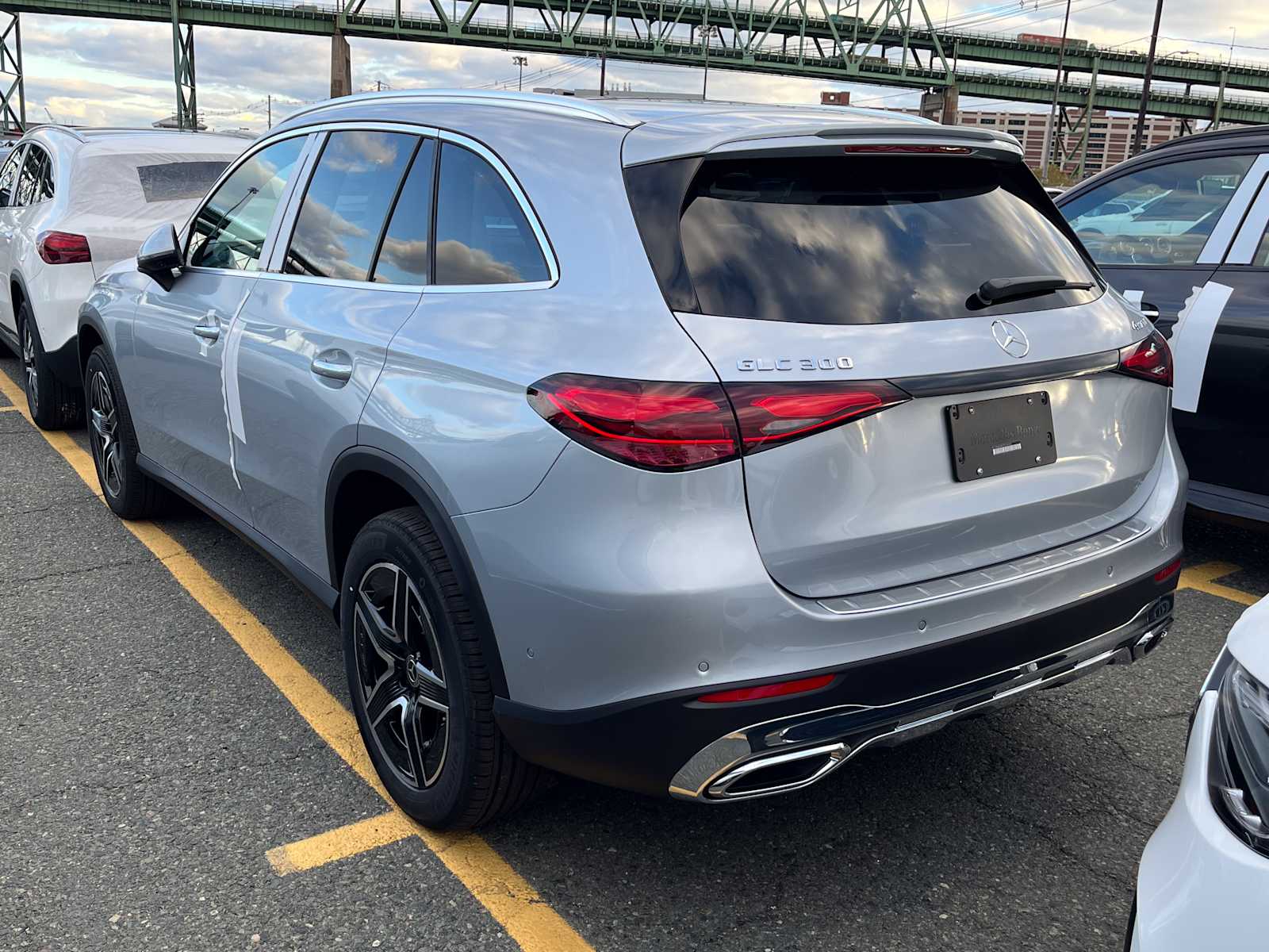 2026 Mercedes Benz GLC 300 4MATIC photo 3