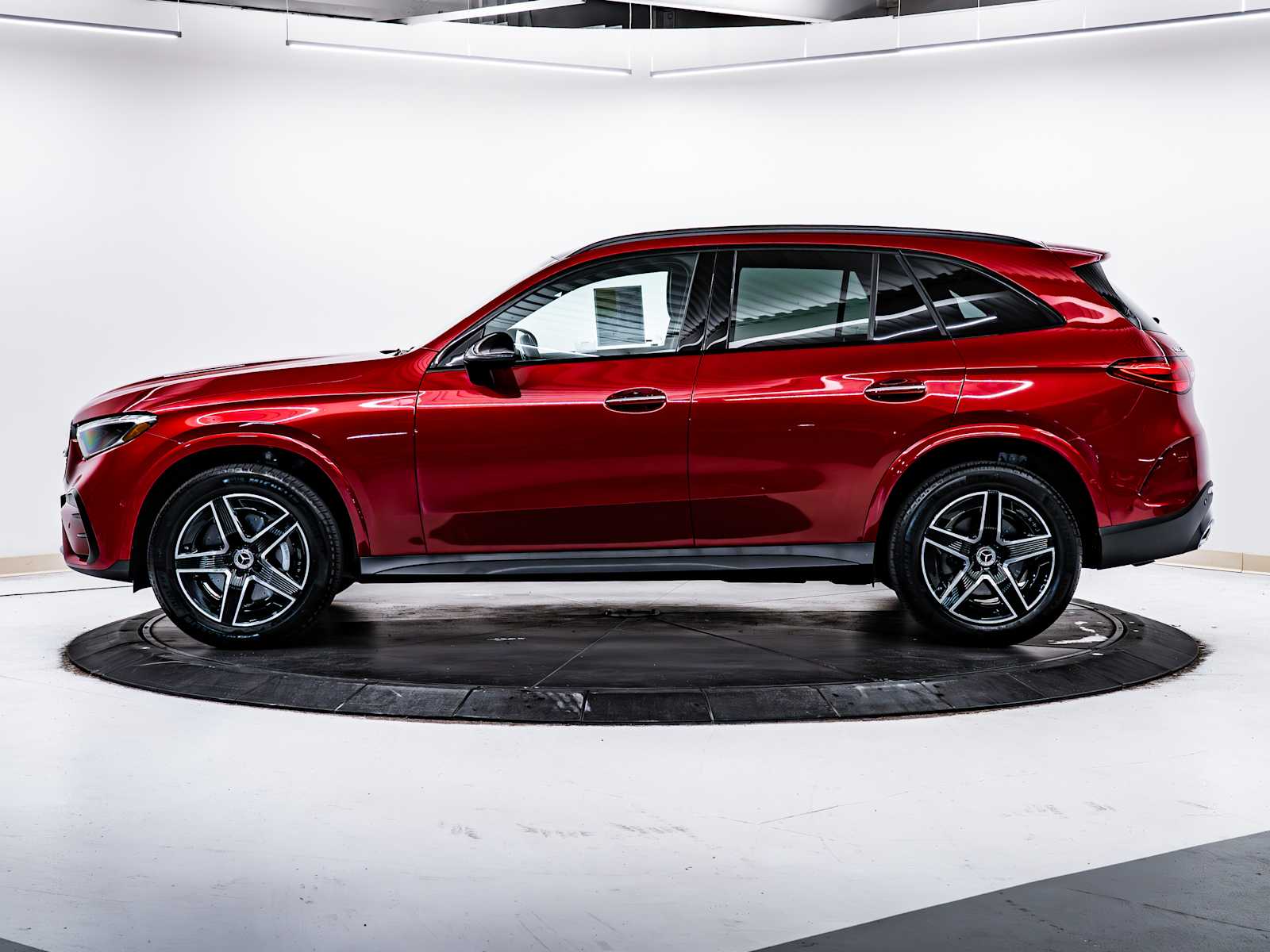 2025 Mercedes Benz GLC 300 AMG photo 4