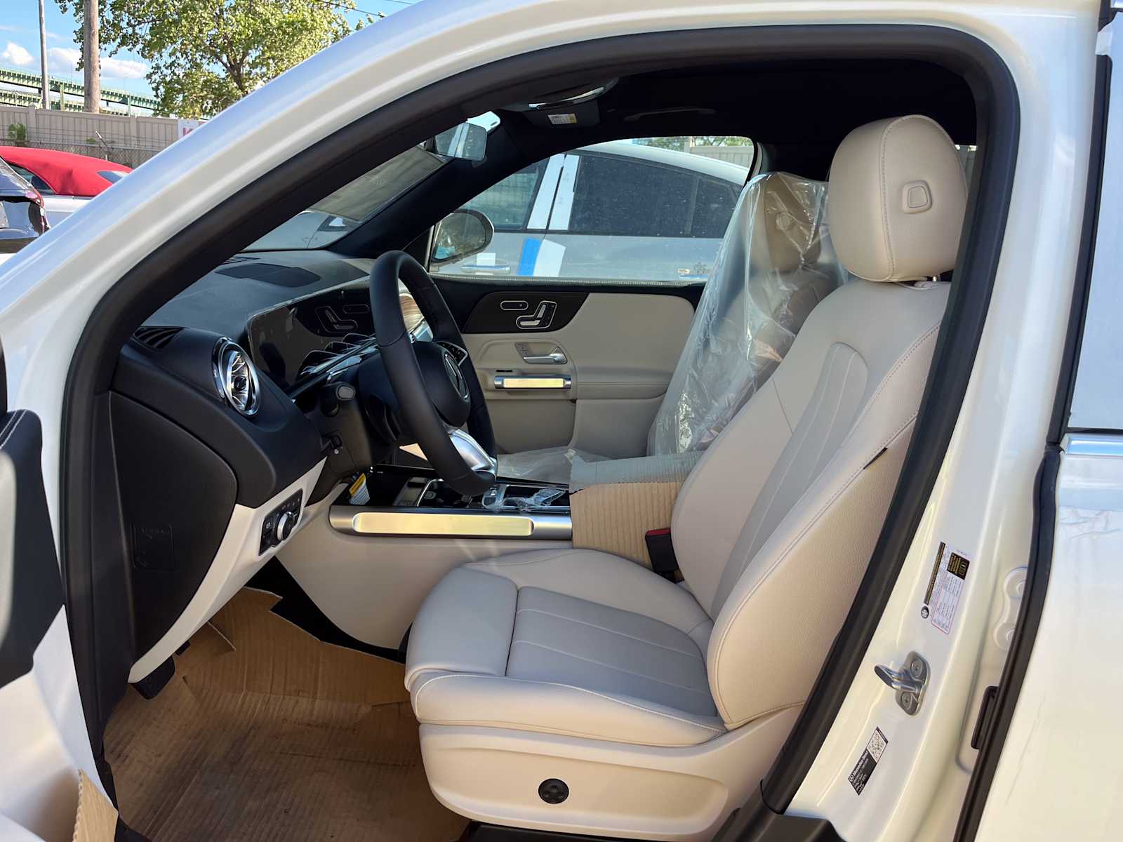 2026 Mercedes Benz GLB 250 4MATIC photo 3