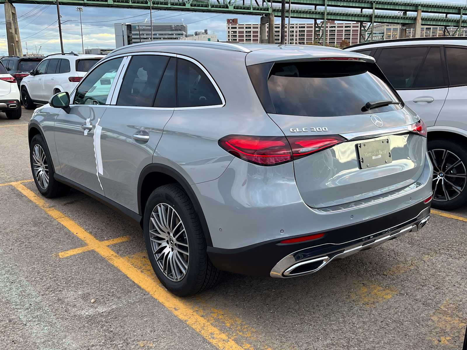 2026 Mercedes Benz GLC 300 4MATIC photo 2