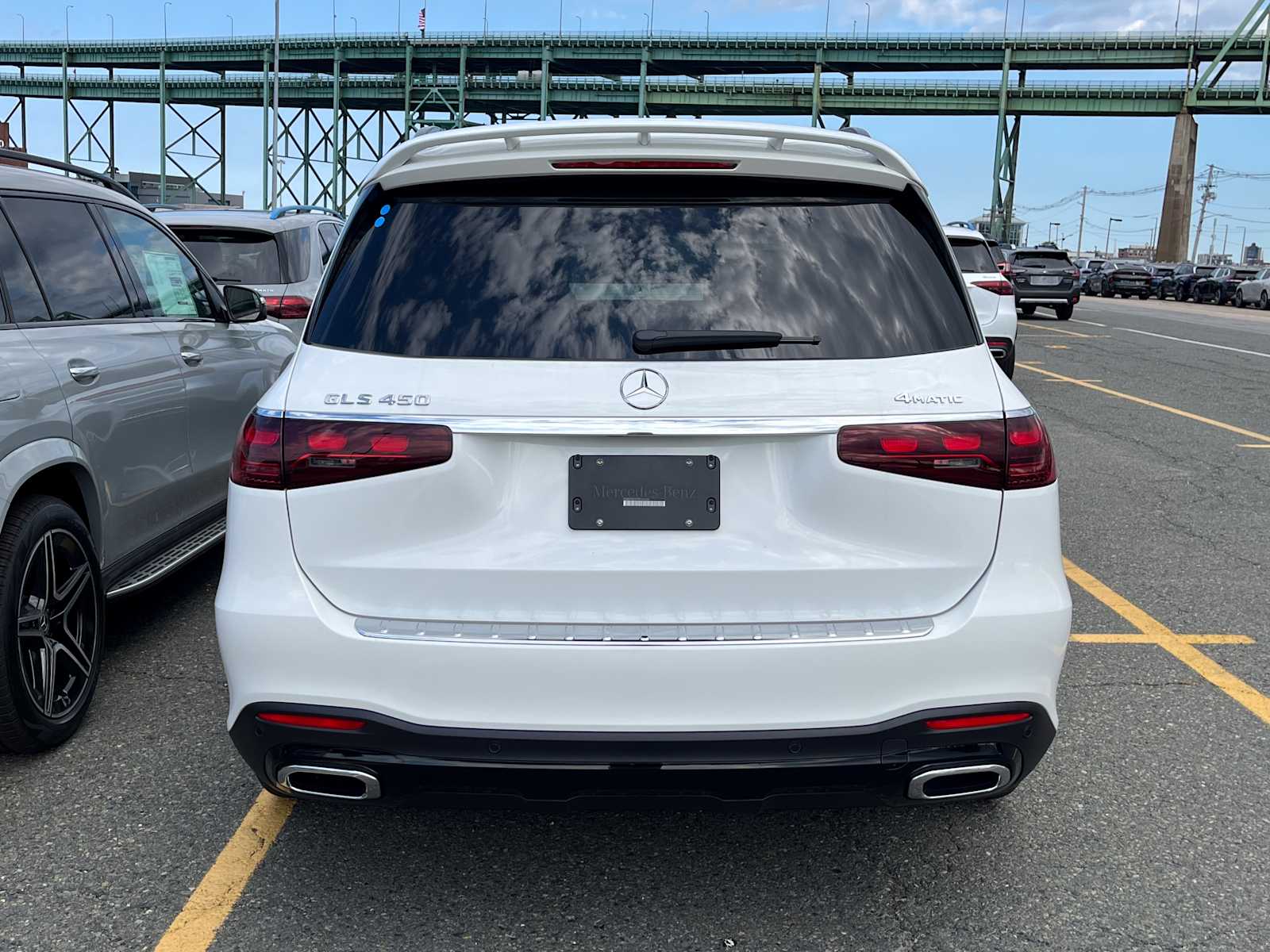 2026 Mercedes Benz GLS 450 4MATIC photo 4