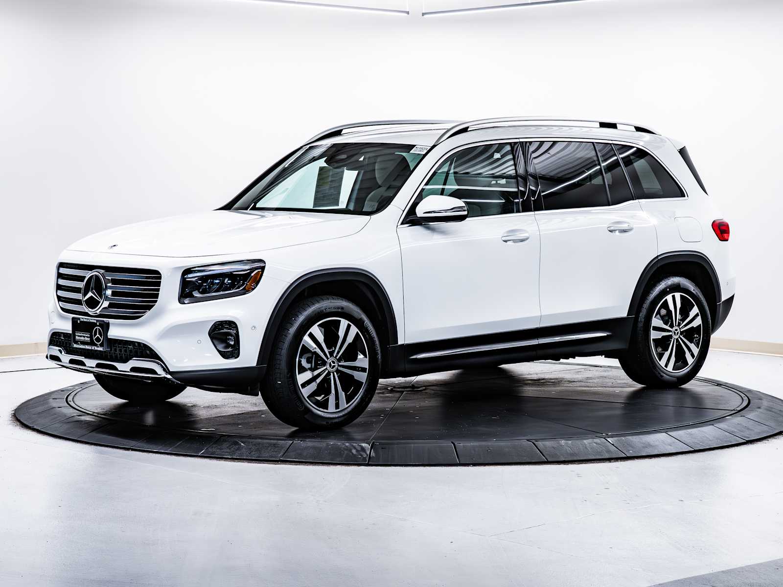 2025 Mercedes Benz GLB 250 4MATIC photo 3