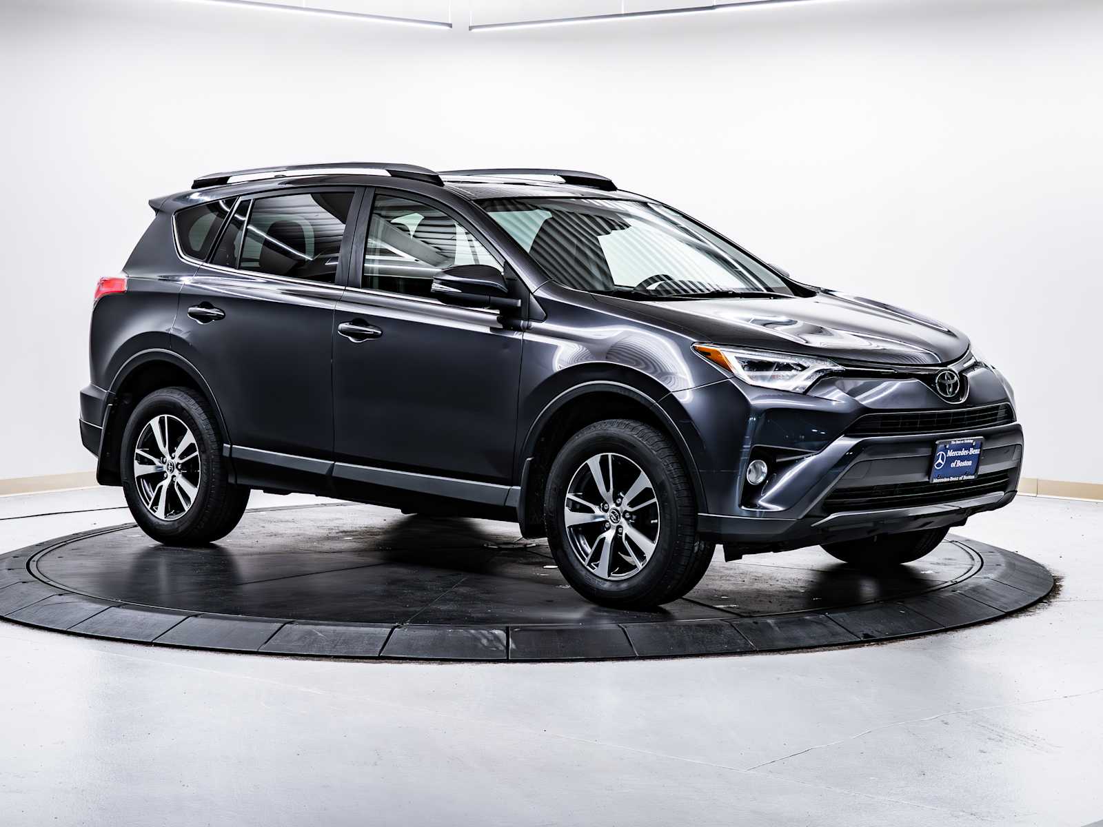 2018 Toyota RAV4 XLE's photo