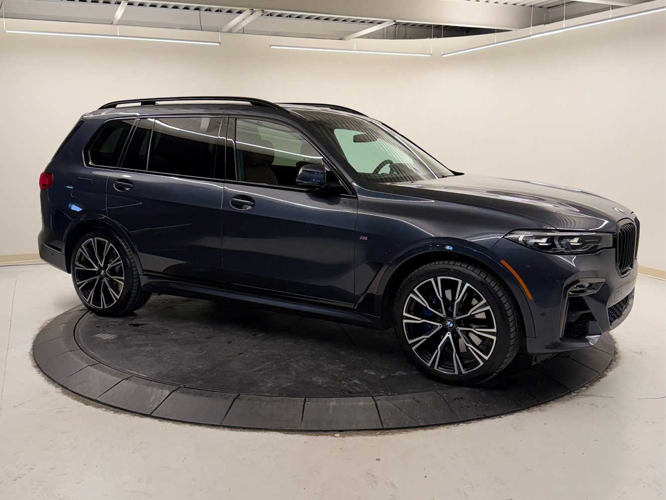 2019 BMW X7 50i's photo