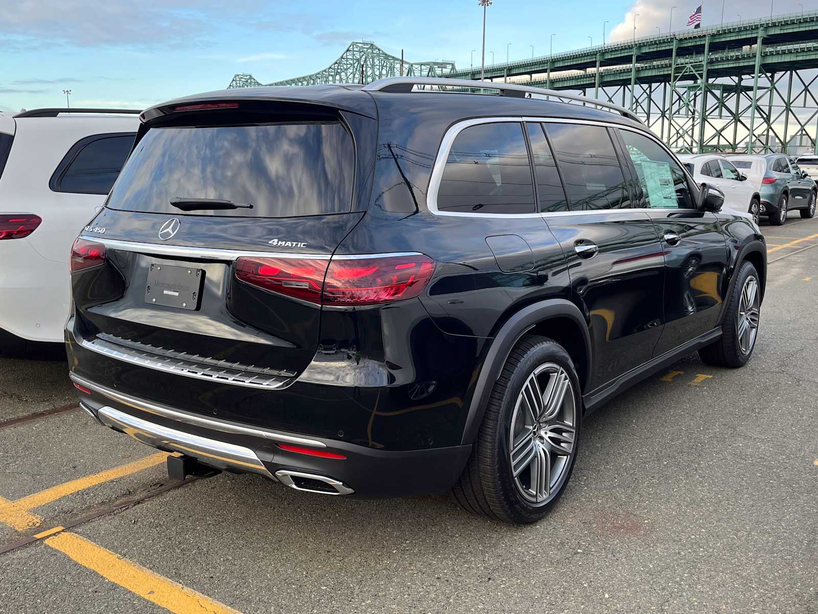 2025 Mercedes Benz GLS 450 4MATIC photo 2