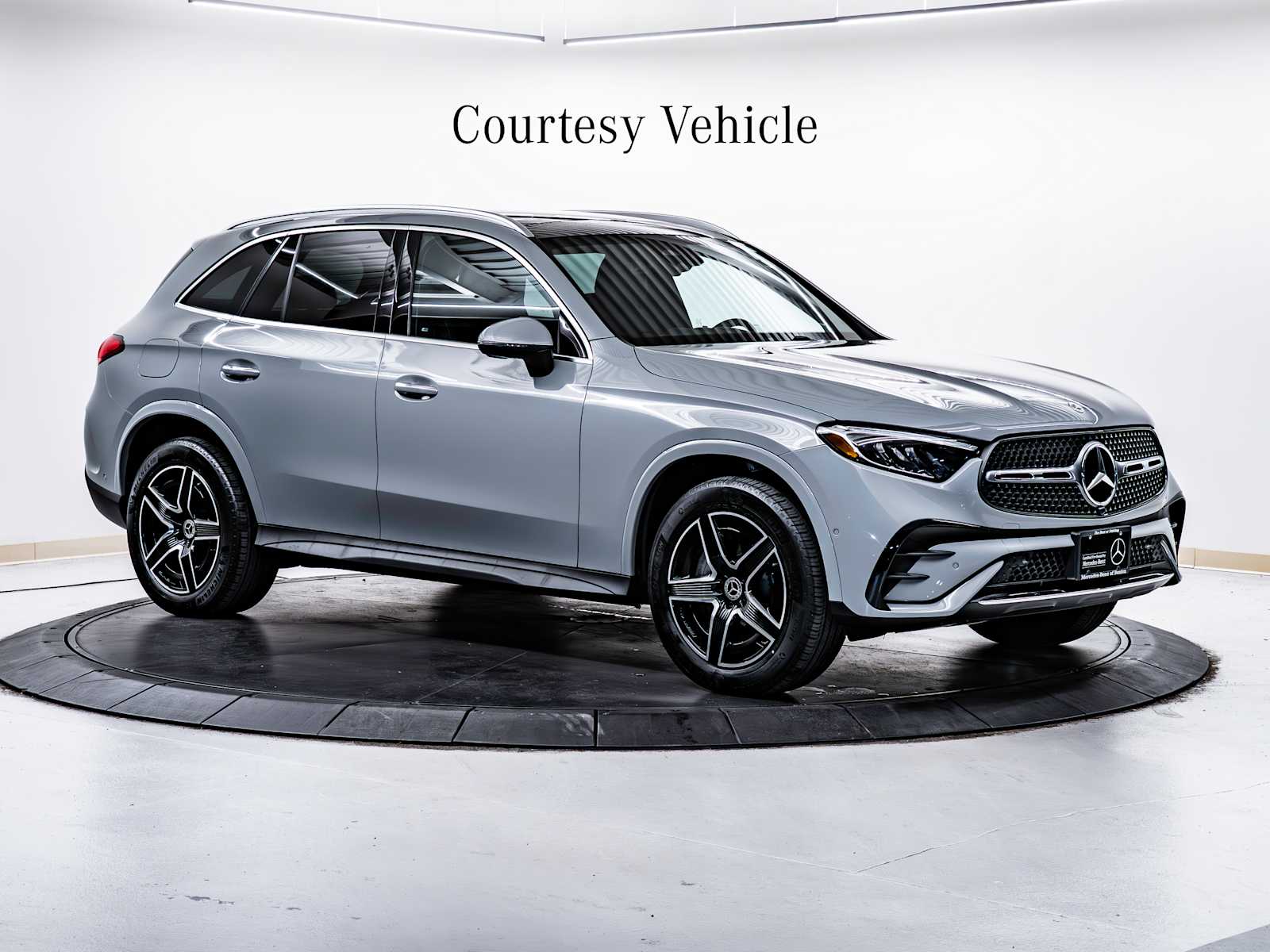 2025 Mercedes-Benz GLC Base's photo