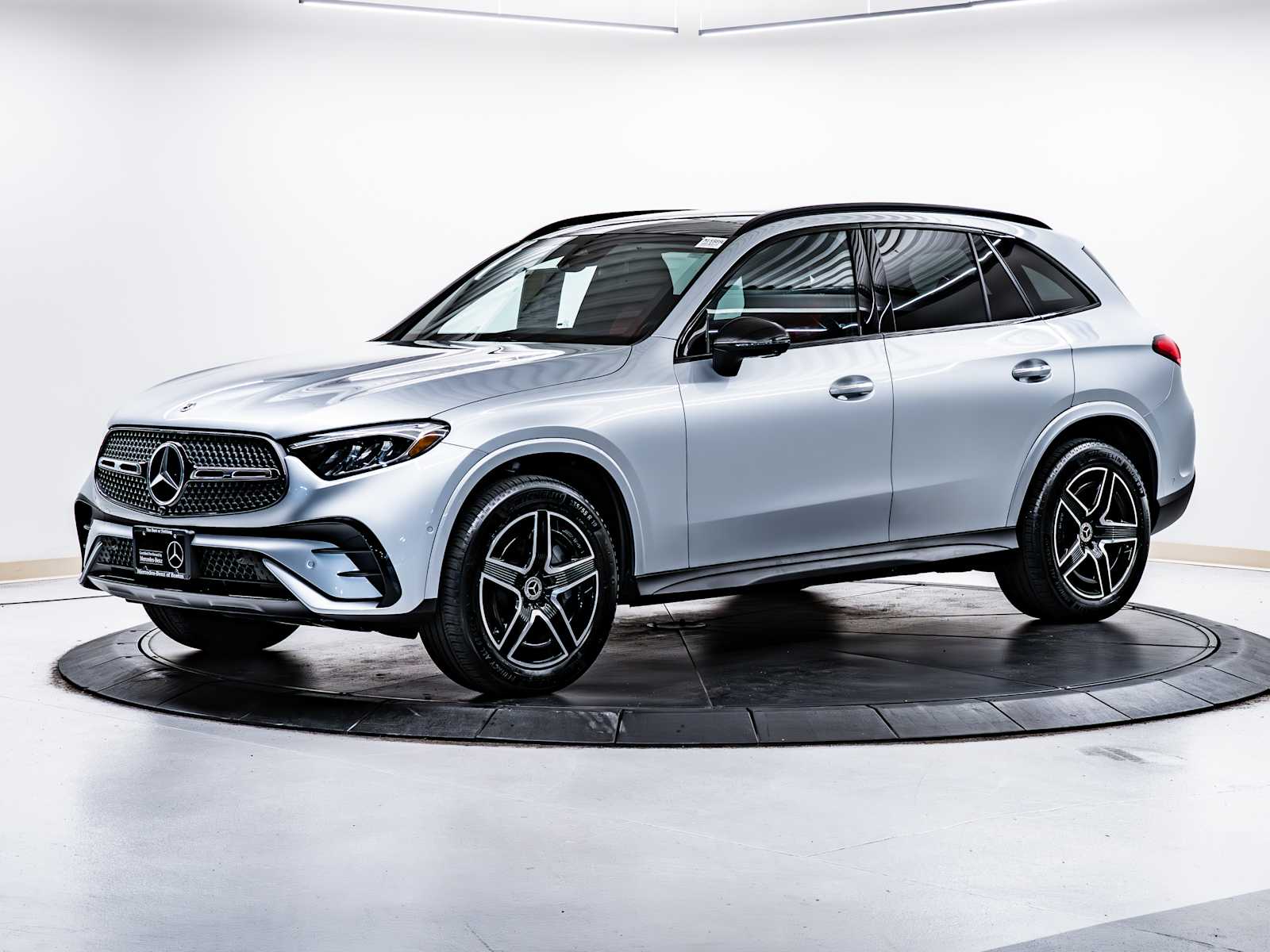 2025 Mercedes Benz GLC 300 4MATIC photo 3