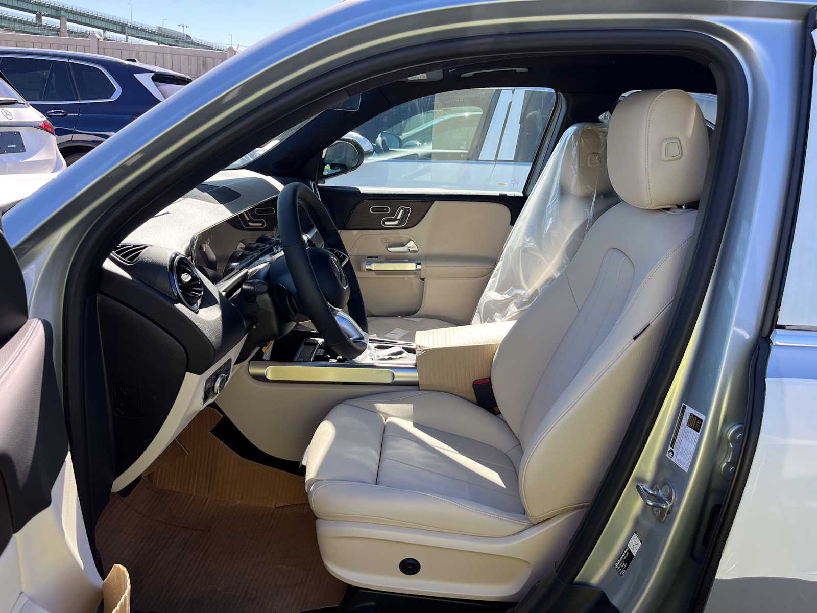 2026 Mercedes Benz GLB 250 4MATIC photo 3