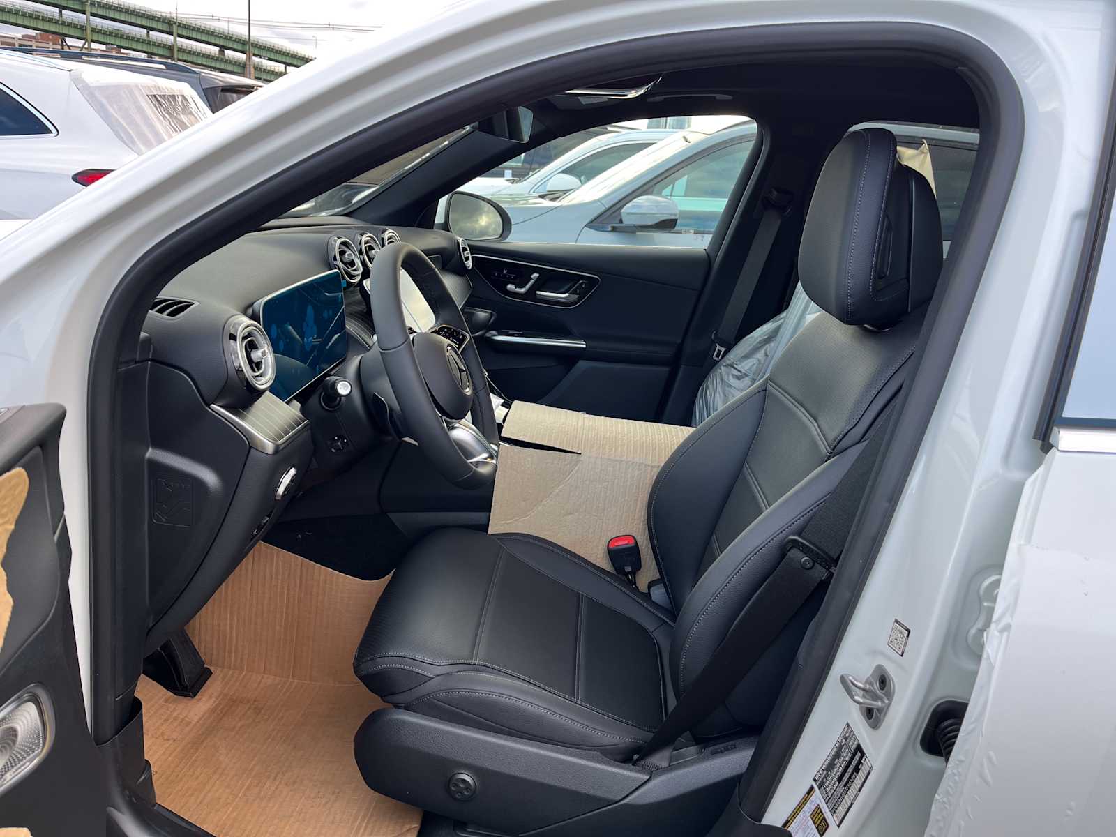 2026 Mercedes Benz GLC 300 4MATIC photo 4