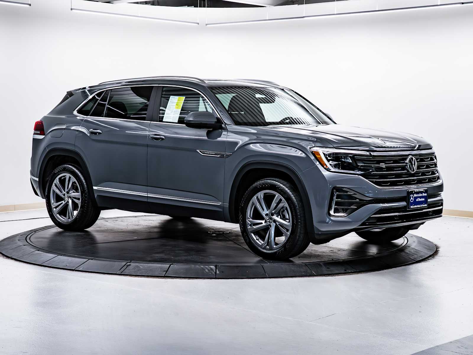 2024 Volkswagen Atlas Cross Sport SEL R-LINE's photo