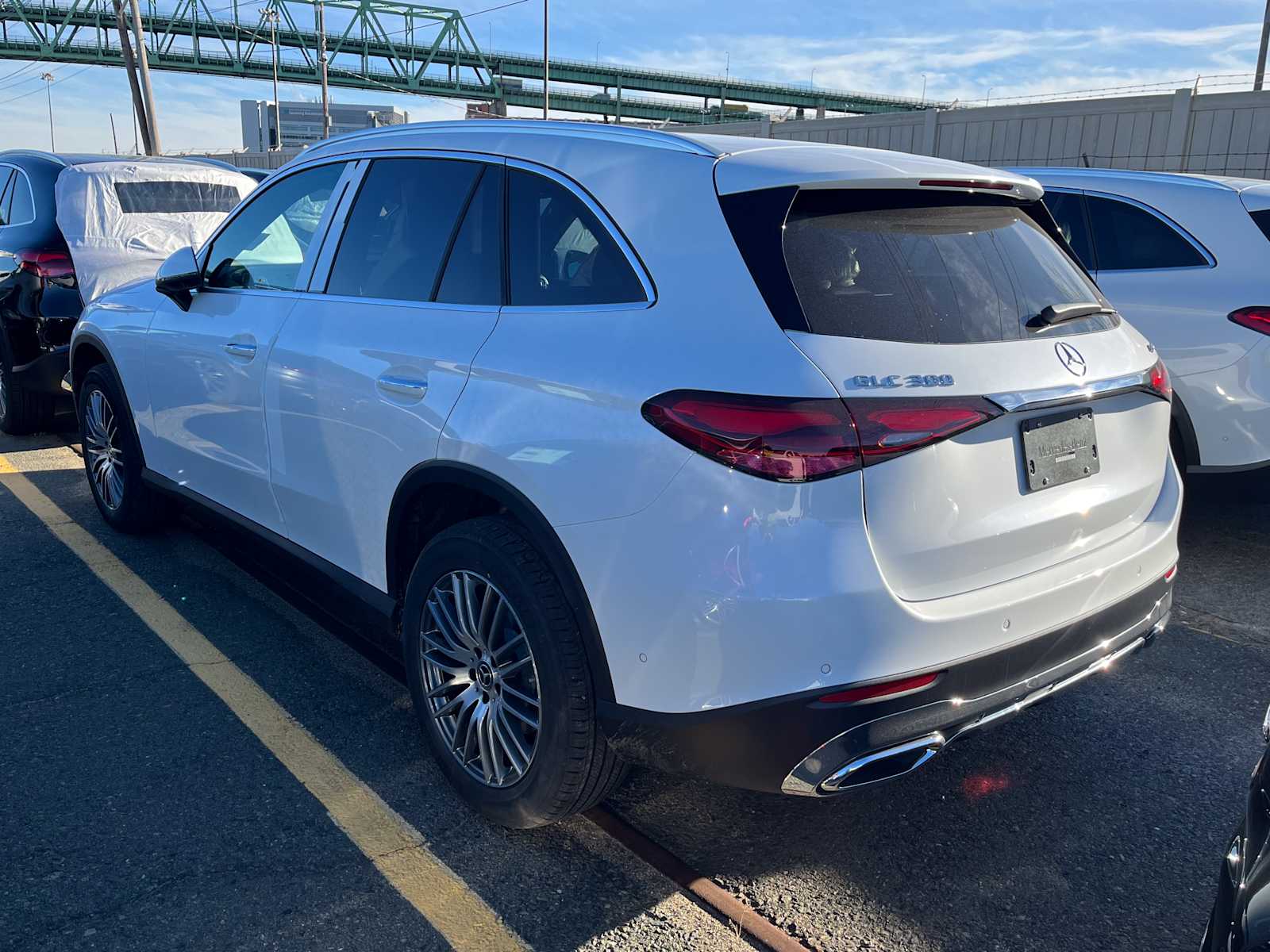 2026 Mercedes Benz GLC 300 4MATIC photo 4