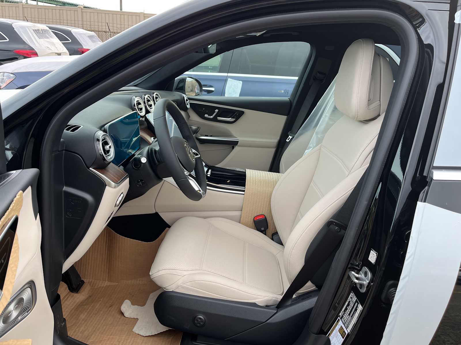 2026 Mercedes Benz GLC 300 4MATIC photo 4