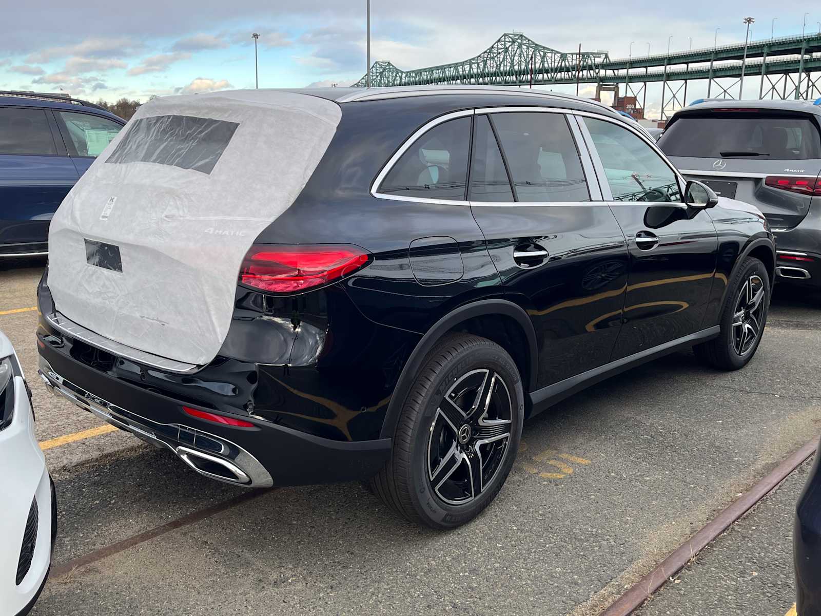 2026 Mercedes Benz GLC 300 4MATIC photo 3